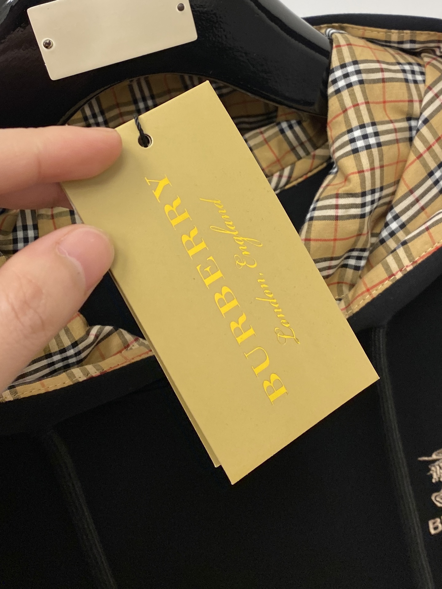 🌾退换！ 巴宝莉、2025新品卫衣，帅气时尚，胸前精致刺绣字母图案logo，简约百搭款。面料棉 不仅挺括