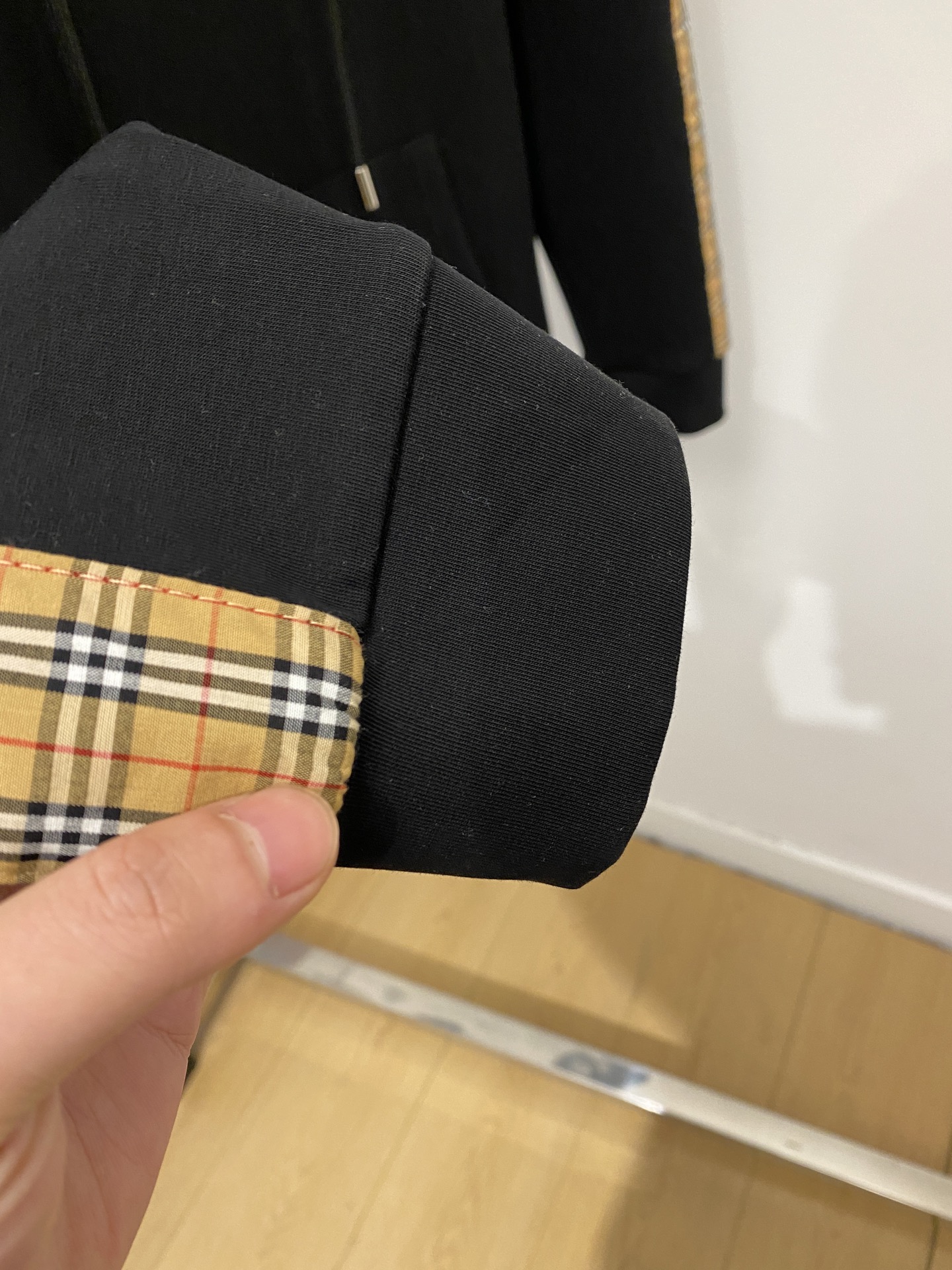 🌾退换！ 巴宝莉、2025新品卫衣，帅气时尚，胸前精致刺绣字母图案logo，简约百搭款。面料棉 不仅挺括