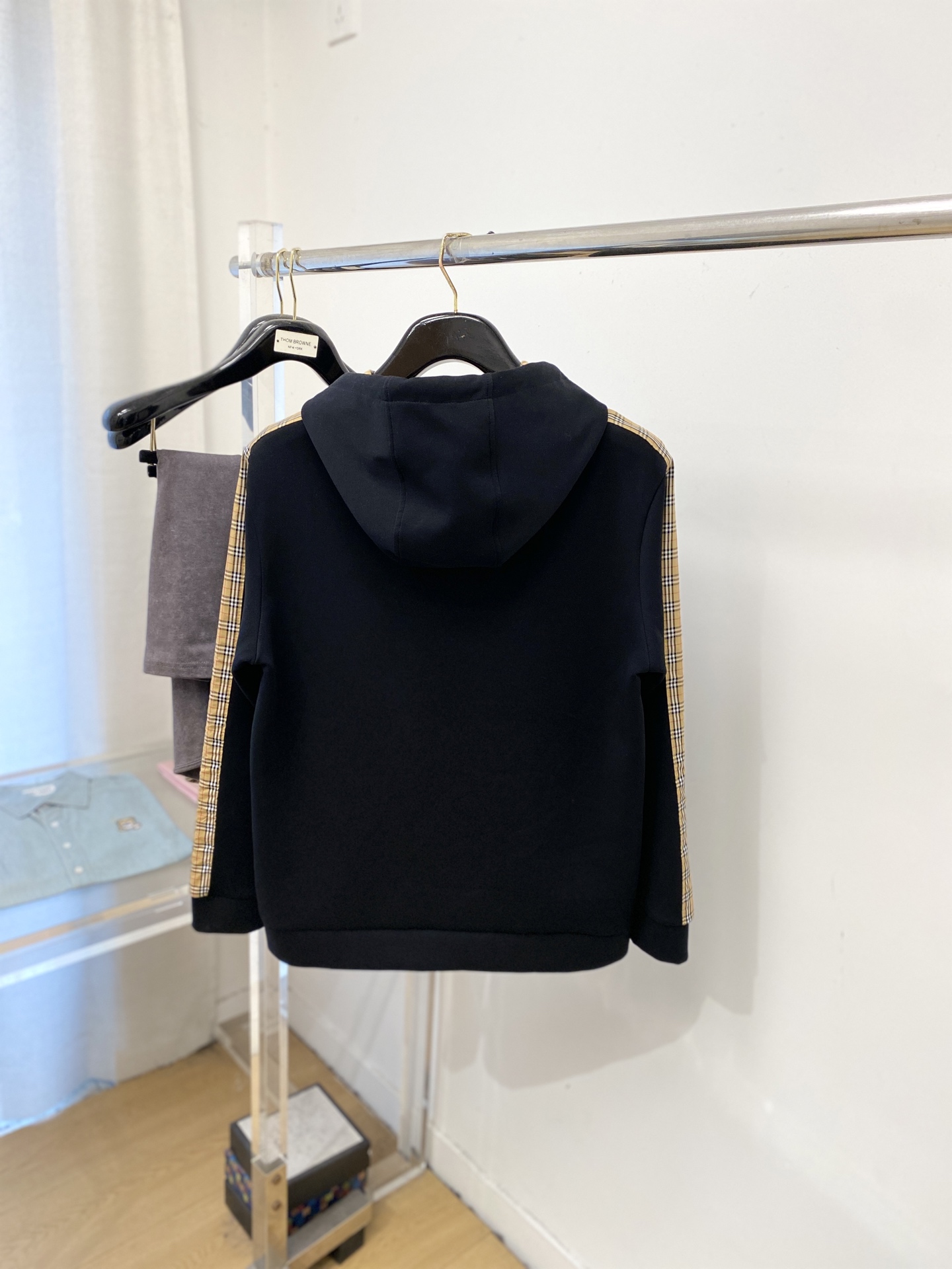 🌾退换！ 巴宝莉、2025新品卫衣，帅气时尚，胸前精致刺绣字母图案logo，简约百搭款。面料棉 不仅挺括