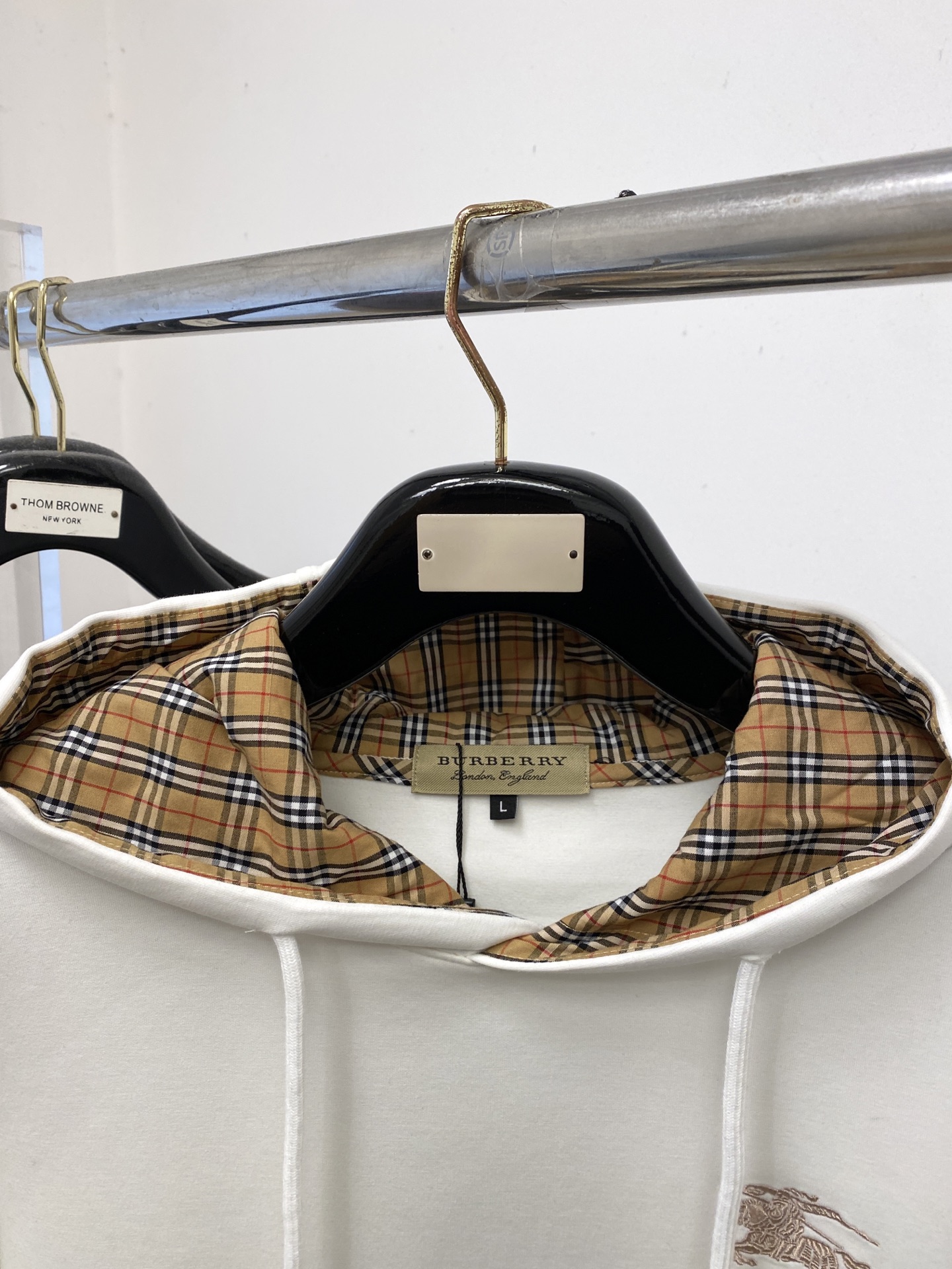 🌾退换！ 巴宝莉、2025新品卫衣，帅气时尚，胸前精致刺绣字母图案logo，简约百搭款。面料棉 不仅挺括