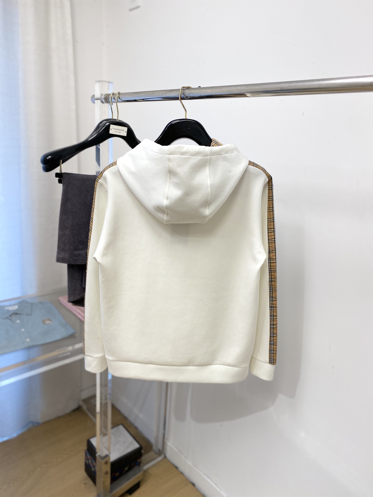 🌾退换！ 巴宝莉、2025新品卫衣，帅气时尚，胸前精致刺绣字母图案logo，简约百搭款。面料棉 不仅挺括