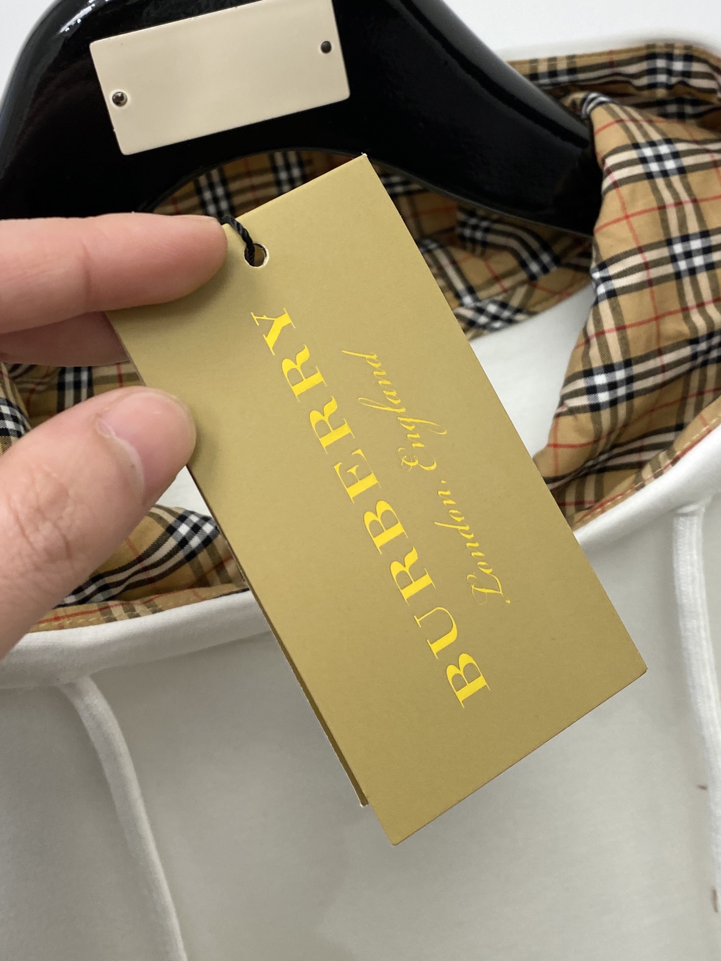 🌾退换！ 巴宝莉、2025新品卫衣，帅气时尚，胸前精致刺绣字母图案logo，简约百搭款。面料棉 不仅挺括