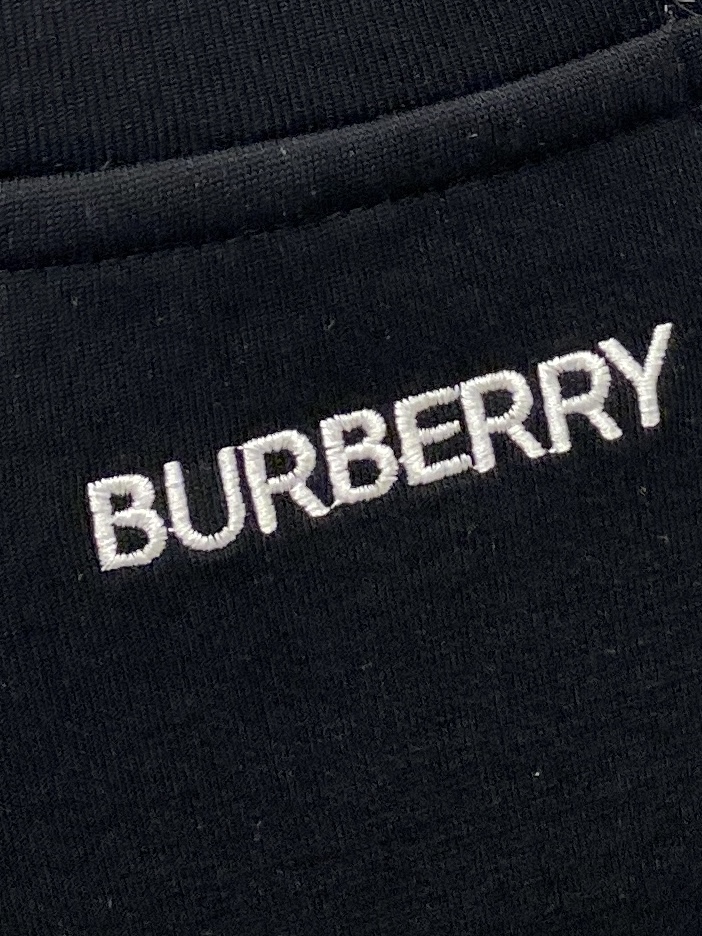 🌾退换！ 巴宝莉、2025新品长袖卫衣，帅气时尚，胸前顶级印花字母图案logo，简约百搭款。面料棉 不仅