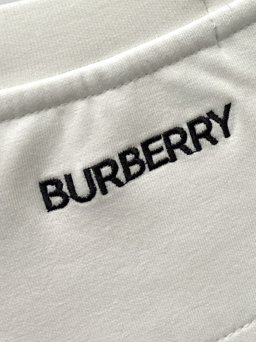 🌾退换！ 巴宝莉、2025新品长袖卫衣，帅气时尚，胸前顶级印花字母图案logo，简约百搭款。面料棉 不仅