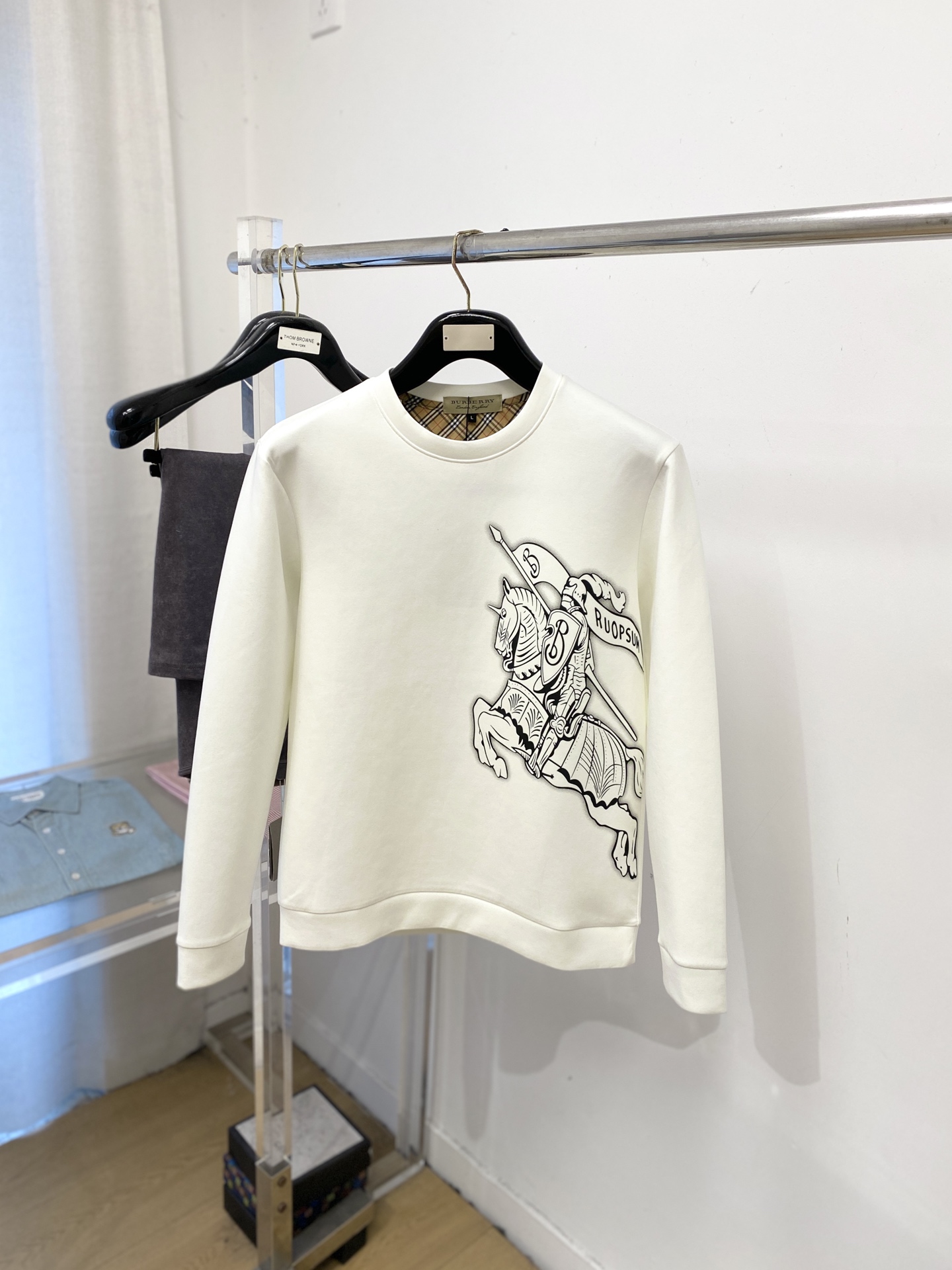 🌾退换！ 巴宝莉、2025新品长袖卫衣，帅气时尚，胸前顶级印花字母图案logo，简约百搭款。面料棉 不仅