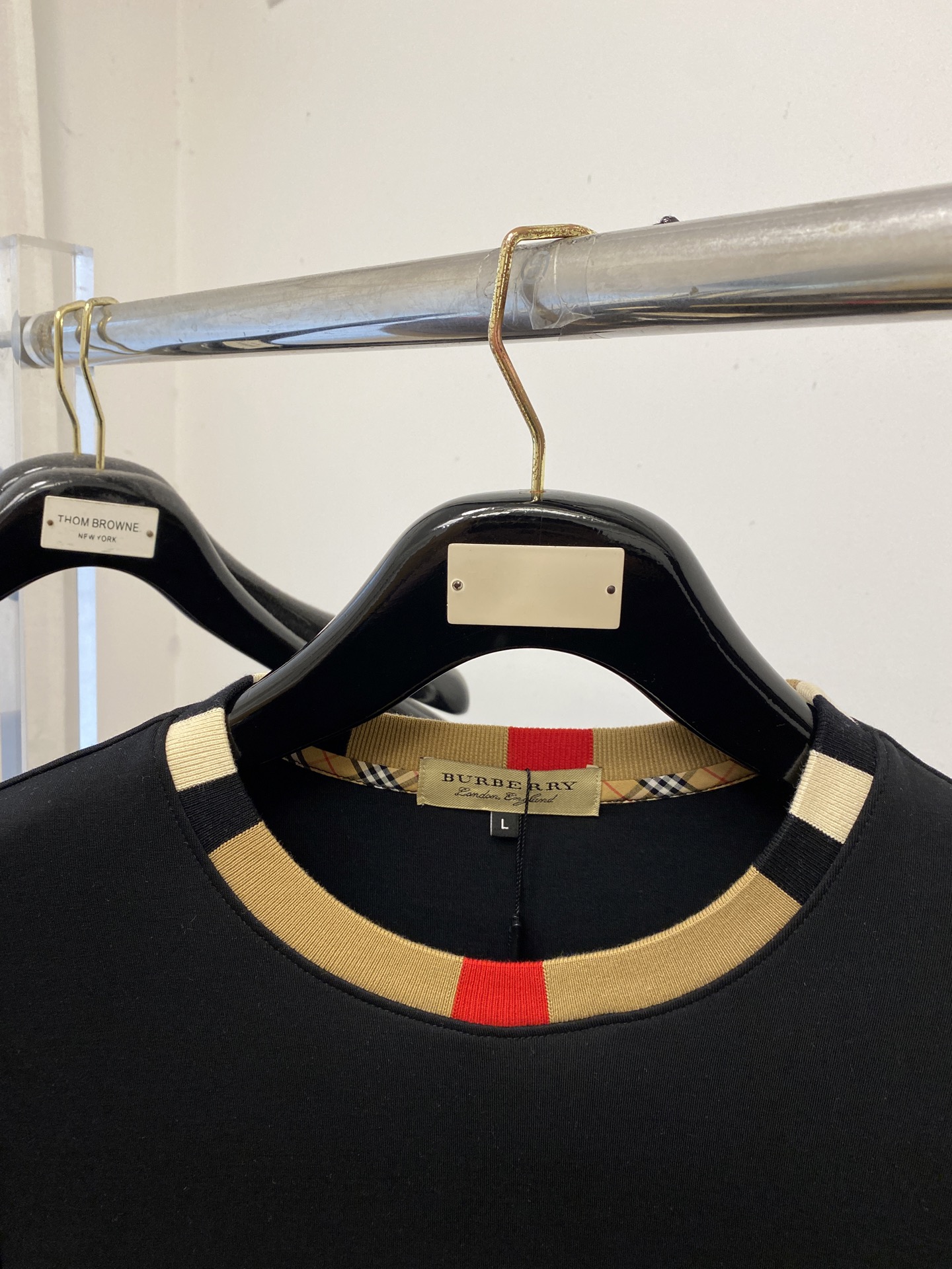 🌾退换！ 巴宝莉、2025新品长袖卫衣，帅气时尚，胸前顶级印胶字母logo，简约百搭款。面料棉 不仅挺括