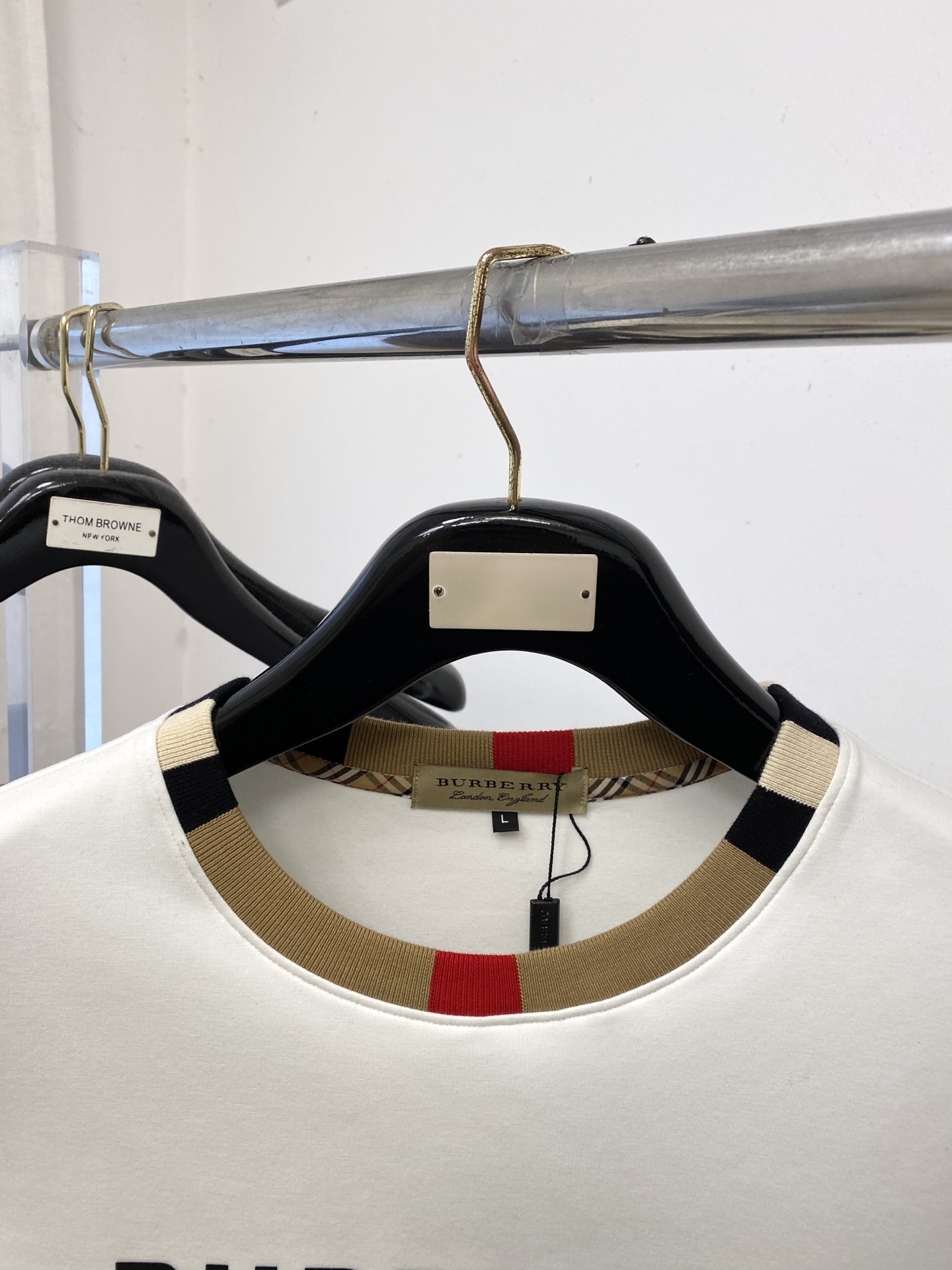 🌾退换！ 巴宝莉、2025新品长袖卫衣，帅气时尚，胸前顶级印胶字母logo，简约百搭款。面料棉 不仅挺括