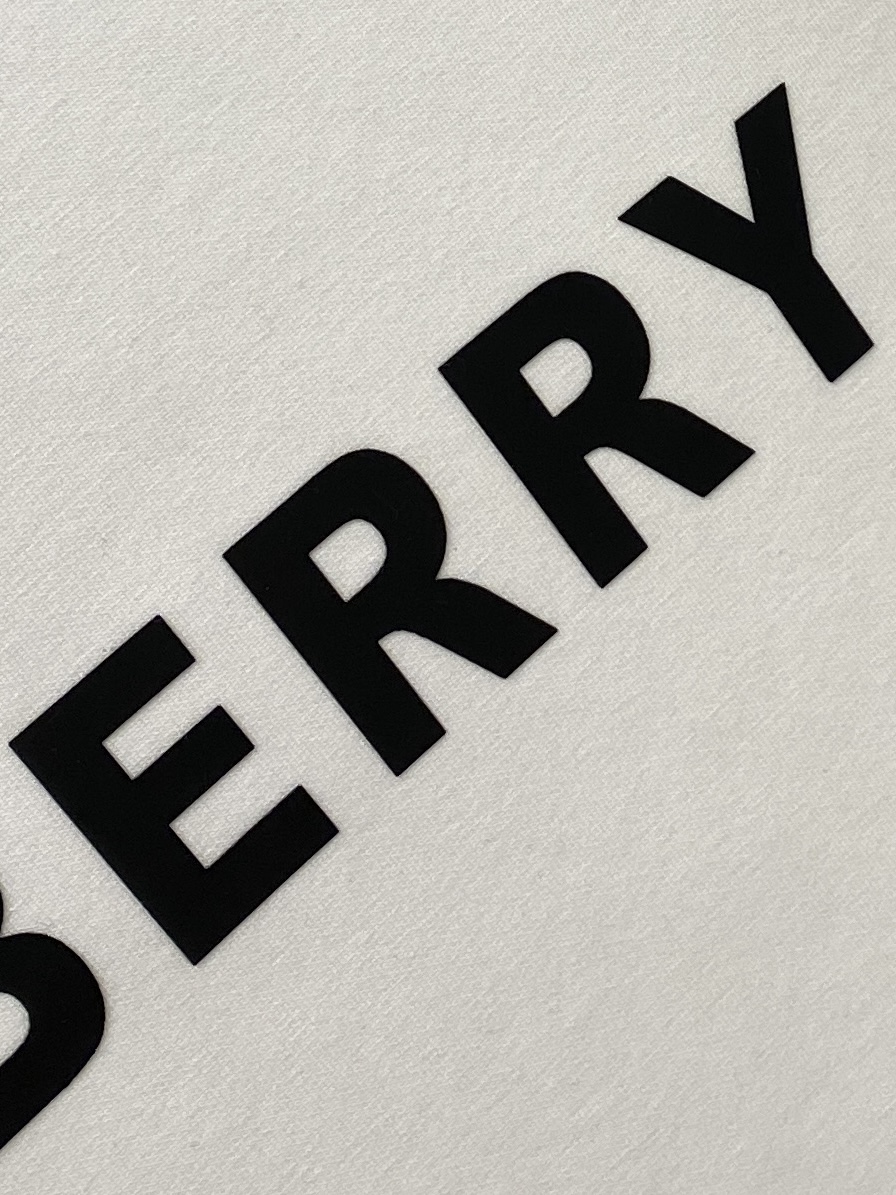 🌾退换！ 巴宝莉、2025新品长袖卫衣，帅气时尚，胸前顶级印胶字母logo，简约百搭款。面料棉 不仅挺括