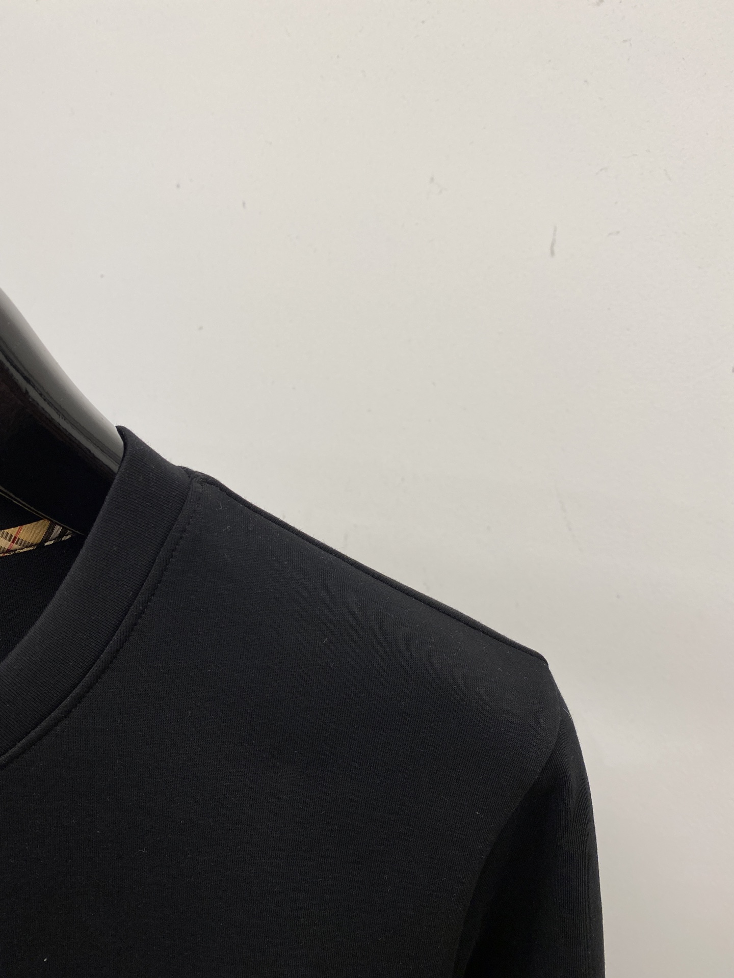 🌾退换！ 巴宝莉、2025新品长袖卫衣，帅气时尚，胸前精致刺绣图案字母logo，简约百搭款。面料棉 不仅