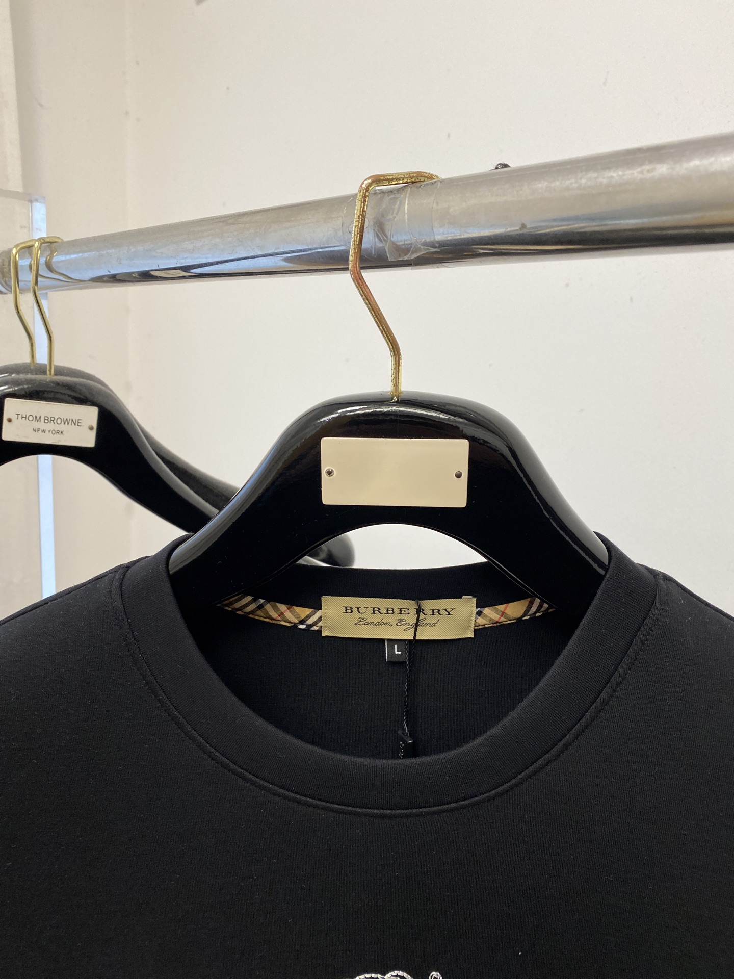 🌾退换！ 巴宝莉、2025新品长袖卫衣，帅气时尚，胸前精致刺绣图案字母logo，简约百搭款。面料棉 不仅