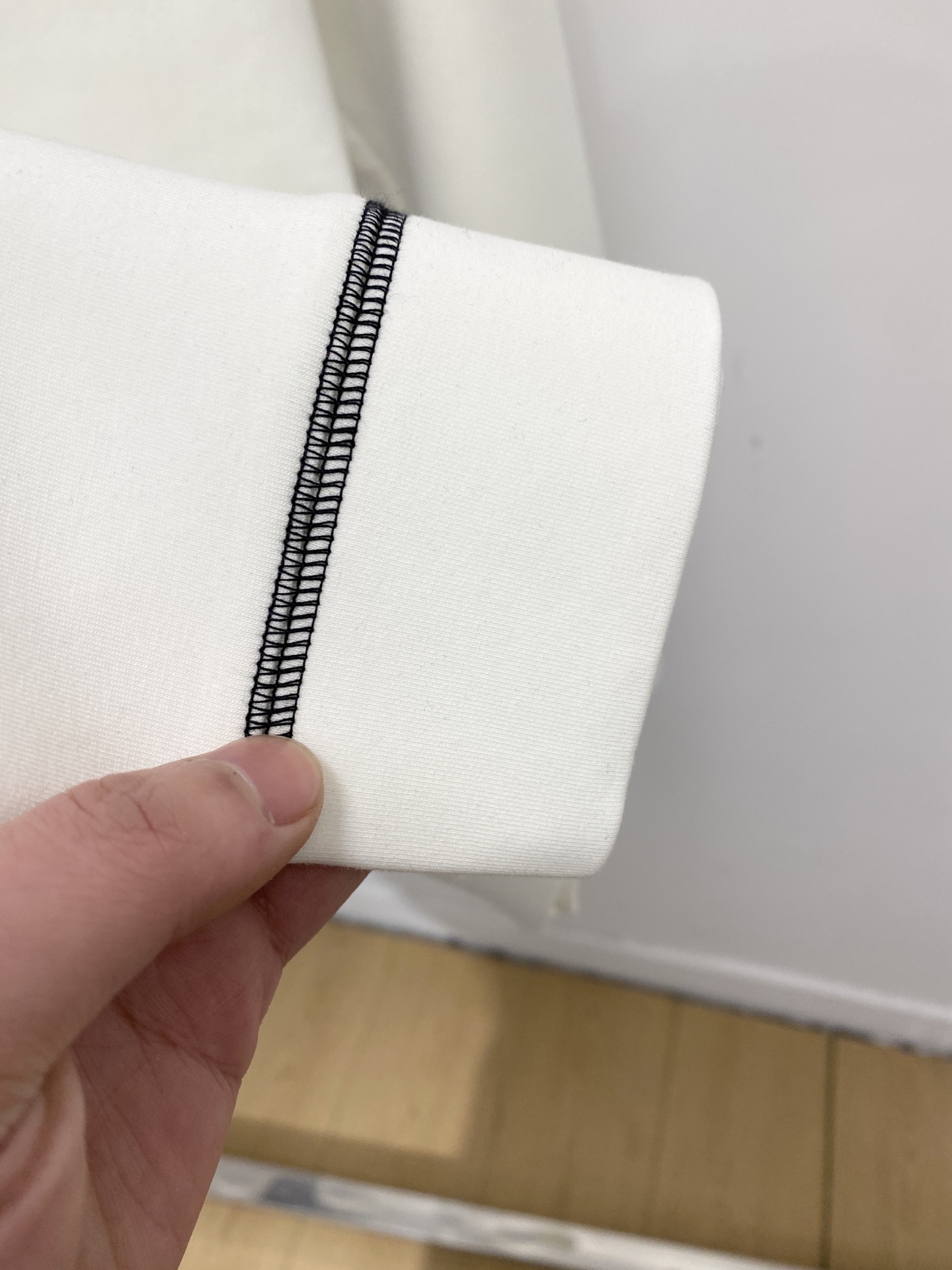 🌾退换！ 普拉达、2025新品长袖卫衣，帅气时尚，胸前五金装饰三角标logo，简约百搭款。面料棉 不仅挺