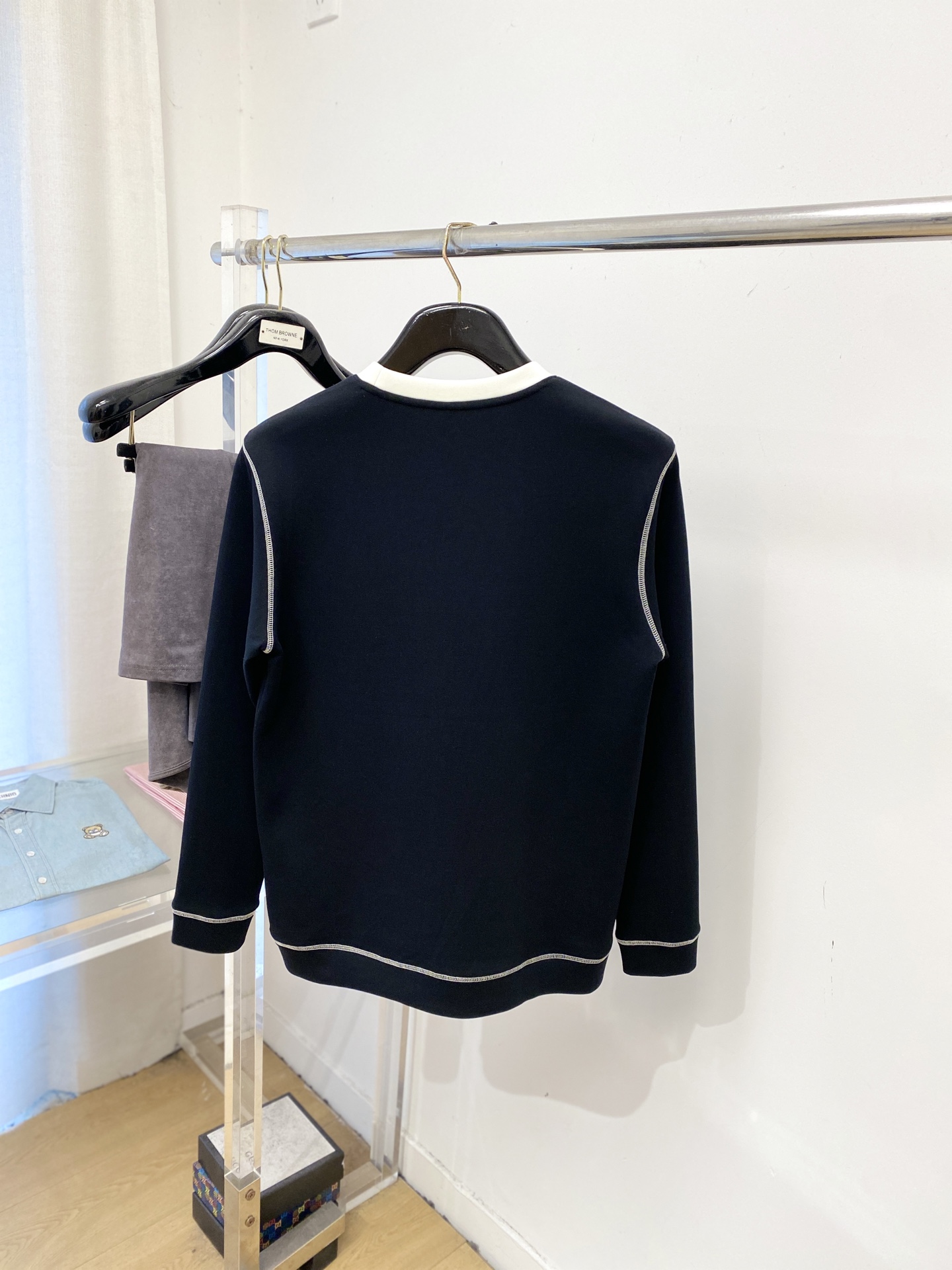 🌾退换！ DG、2025新品长袖卫衣，帅气时尚，胸前五金装饰字母logo，简约百搭款。面料棉 不仅挺括，