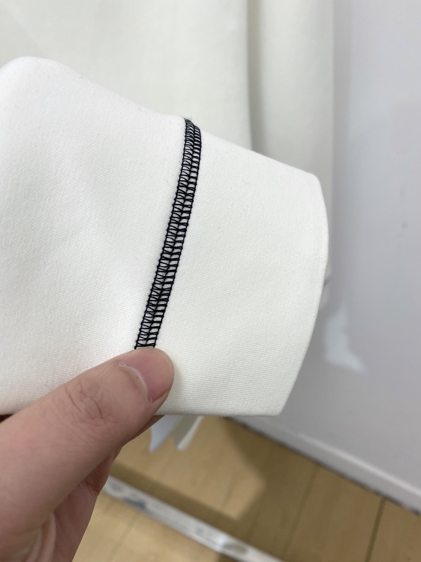 🌾退换！ DG、2025新品长袖卫衣，帅气时尚，胸前五金装饰字母logo，简约百搭款。面料棉 不仅挺括，