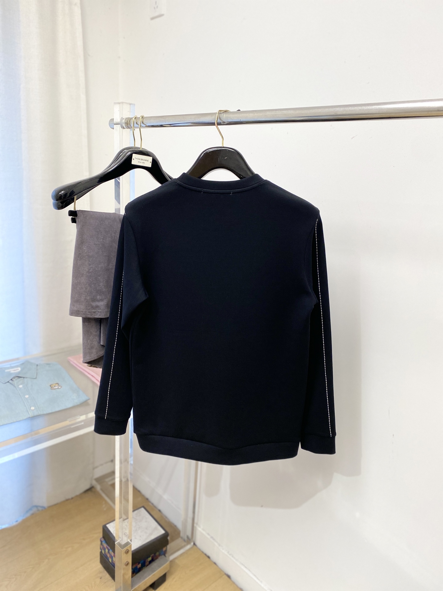 🌾退换！ DG、2025新品长袖卫衣，帅气时尚，胸前五金装饰字母logo，简约百搭款。面料棉 不仅挺括，