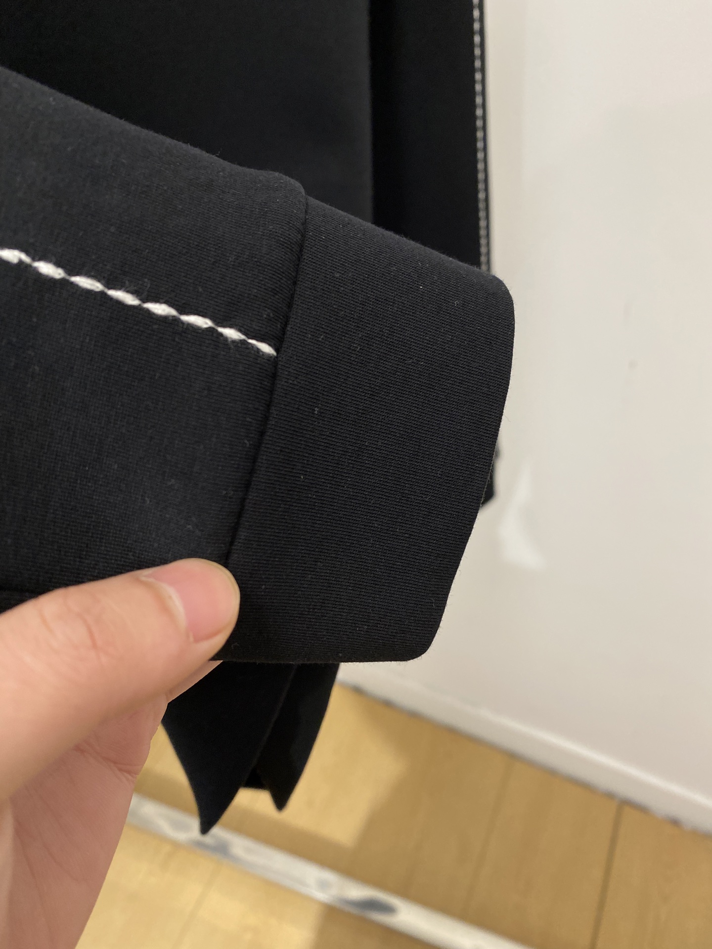 🌾退换！ DG、2025新品长袖卫衣，帅气时尚，胸前五金装饰字母logo，简约百搭款。面料棉 不仅挺括，