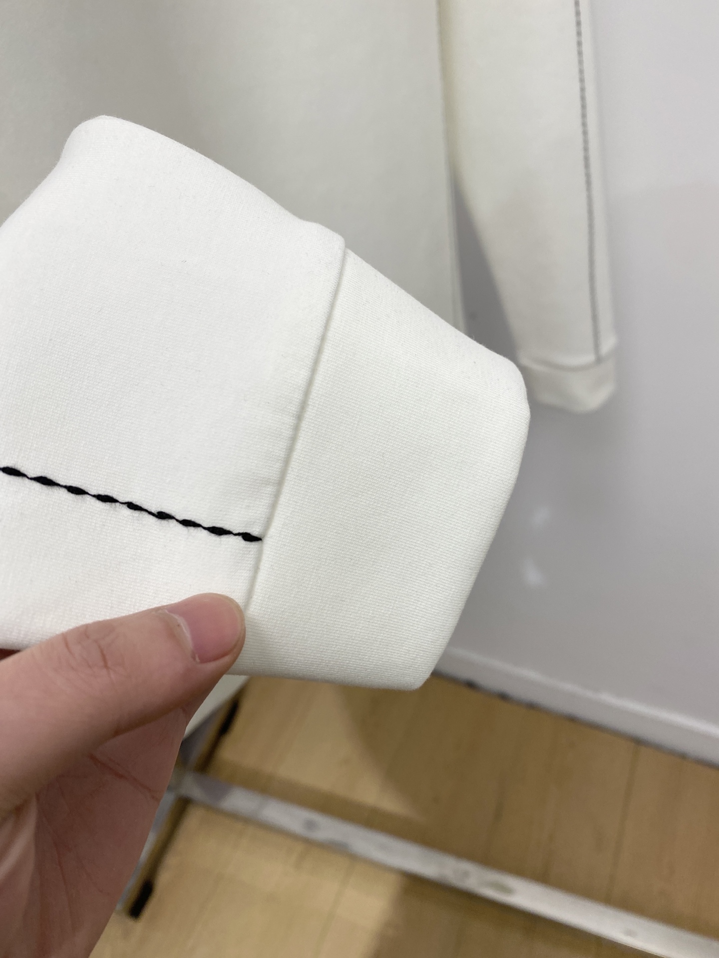 🌾退换！ DG、2025新品长袖卫衣，帅气时尚，胸前五金装饰字母logo，简约百搭款。面料棉 不仅挺括，