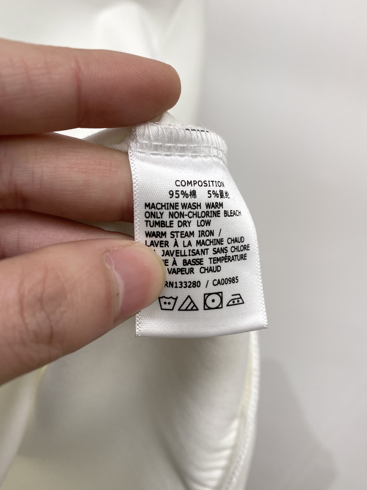 🌾退换！ DG、2025新品长袖卫衣，帅气时尚，胸前五金装饰字母logo，简约百搭款。面料棉 不仅挺括，