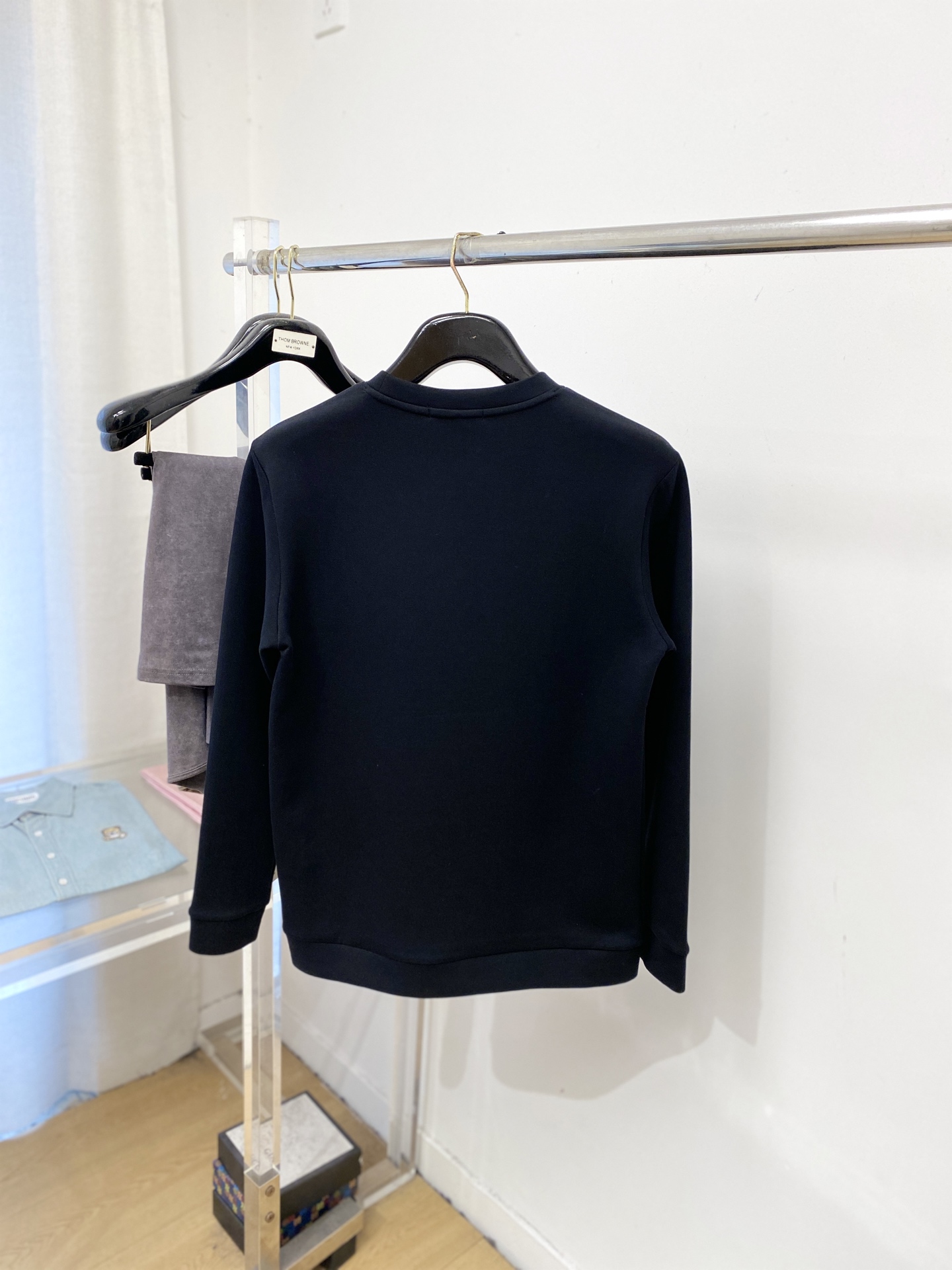 🌾退换！ 芬迪、2025新品长袖卫衣，帅气时尚，胸前精致刺绣字母logo，简约百搭款。面料棉 不仅挺括，