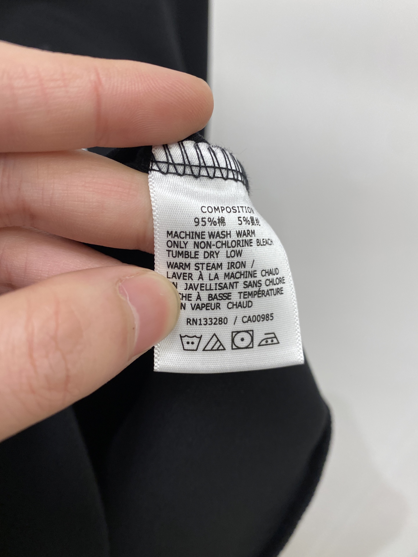 🌾退换！ 芬迪、2025新品长袖卫衣，帅气时尚，胸前精致刺绣字母logo，简约百搭款。面料棉 不仅挺括，