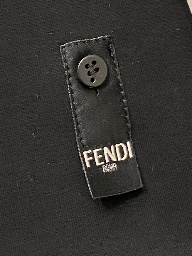 🌾退换！ 芬迪、2025新品长袖卫衣，帅气时尚，胸前精致刺绣字母logo，简约百搭款。面料棉 不仅挺括，