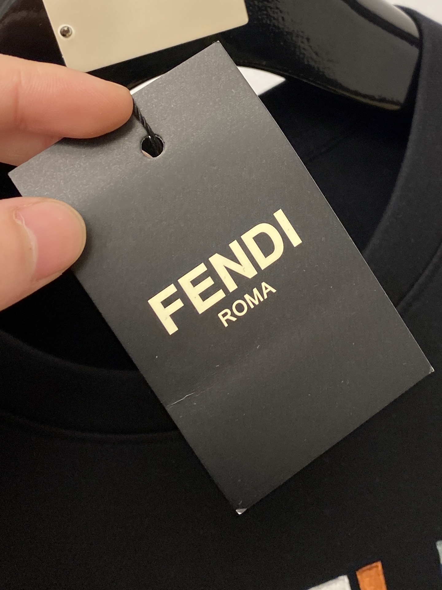 🌾退换！ 芬迪、2025新品长袖卫衣，帅气时尚，胸前精致刺绣字母logo，简约百搭款。面料棉 不仅挺括，