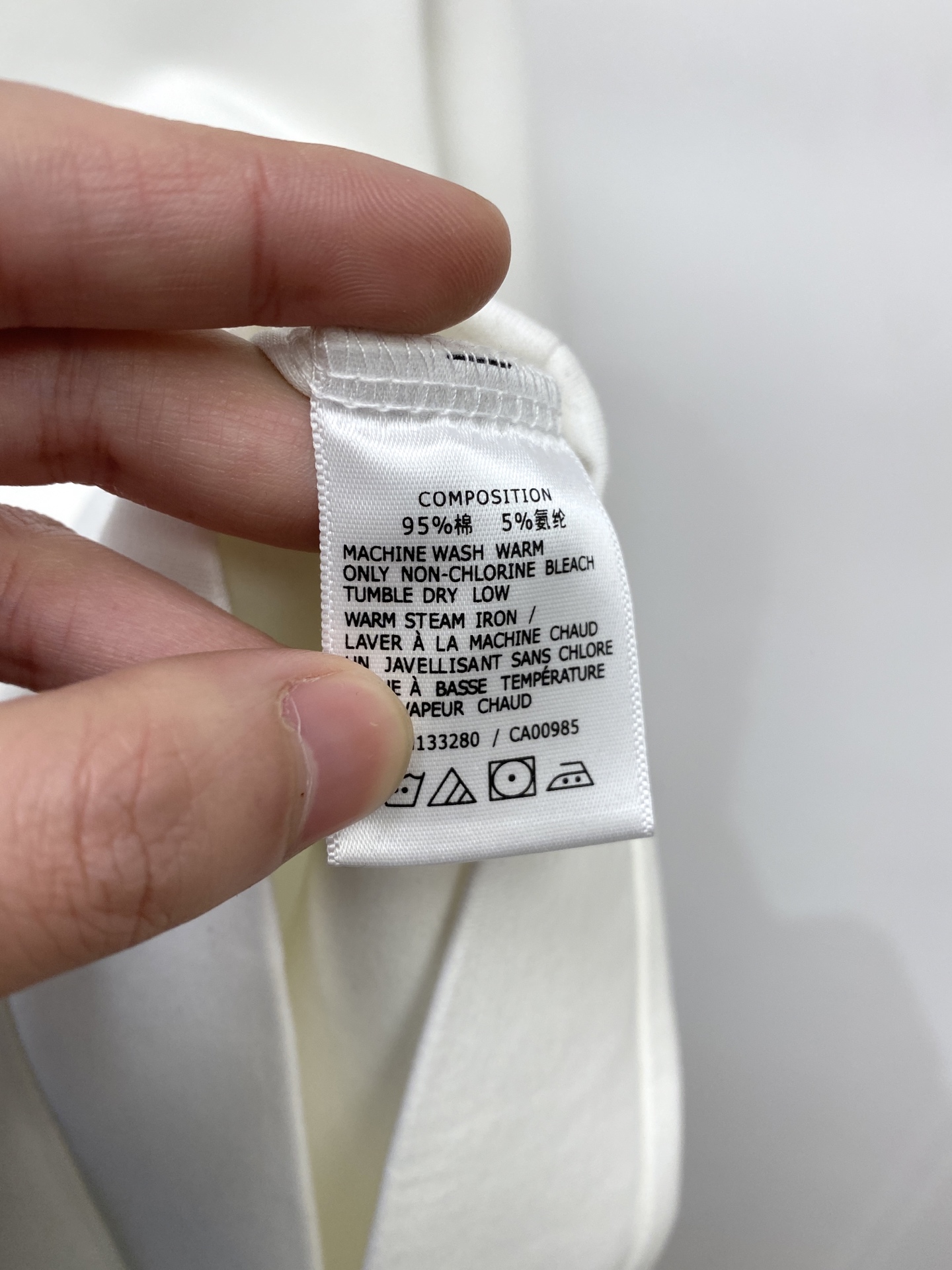 🌾退换！ 芬迪、2025新品长袖卫衣，帅气时尚，胸前精致刺绣字母logo，简约百搭款。面料棉 不仅挺括，