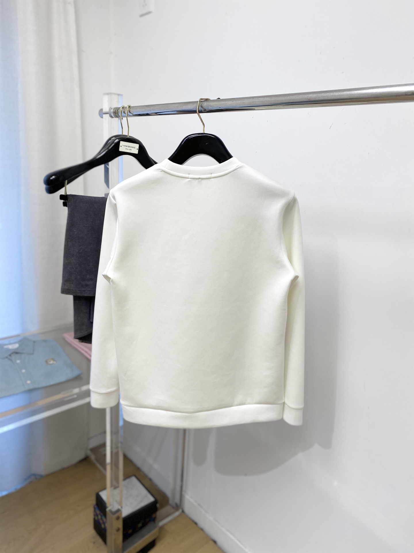 🌾退换！ 芬迪、2025新品长袖卫衣，帅气时尚，胸前精致刺绣字母logo，简约百搭款。面料棉 不仅挺括，