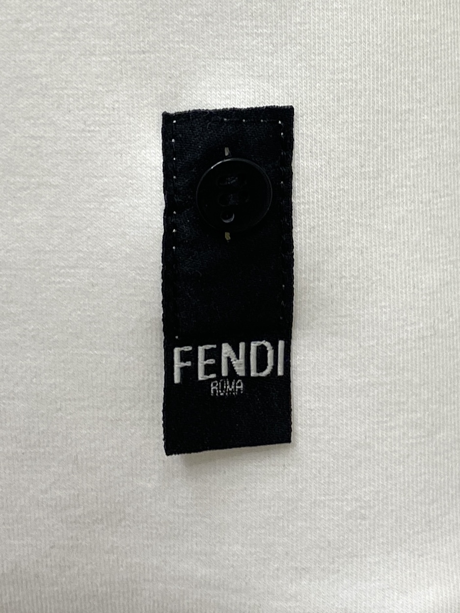 🌾退换！ 芬迪、2025新品长袖卫衣，帅气时尚，胸前精致刺绣字母logo，简约百搭款。面料棉 不仅挺括，