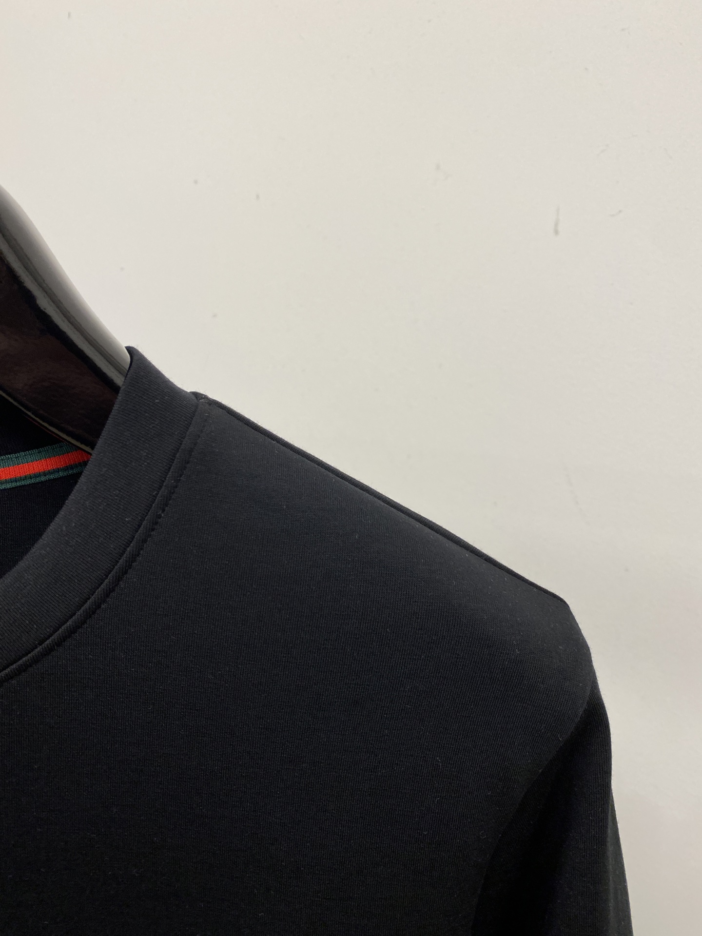 🌾退换！ 古奇、2025新品长袖卫衣，帅气时尚，胸前精致刺绣字母logo，简约百搭款。面料棉 不仅挺括，