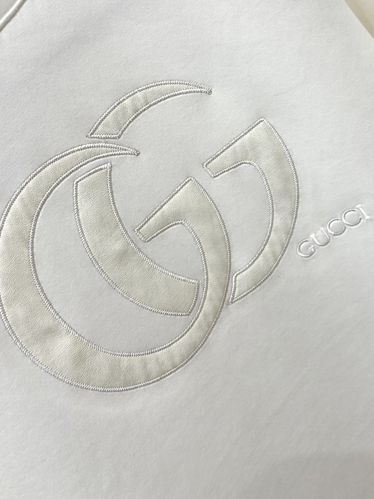 🌾退换！ 古奇、2025新品长袖卫衣，帅气时尚，胸前精致刺绣字母logo，简约百搭款。面料棉 不仅挺括，