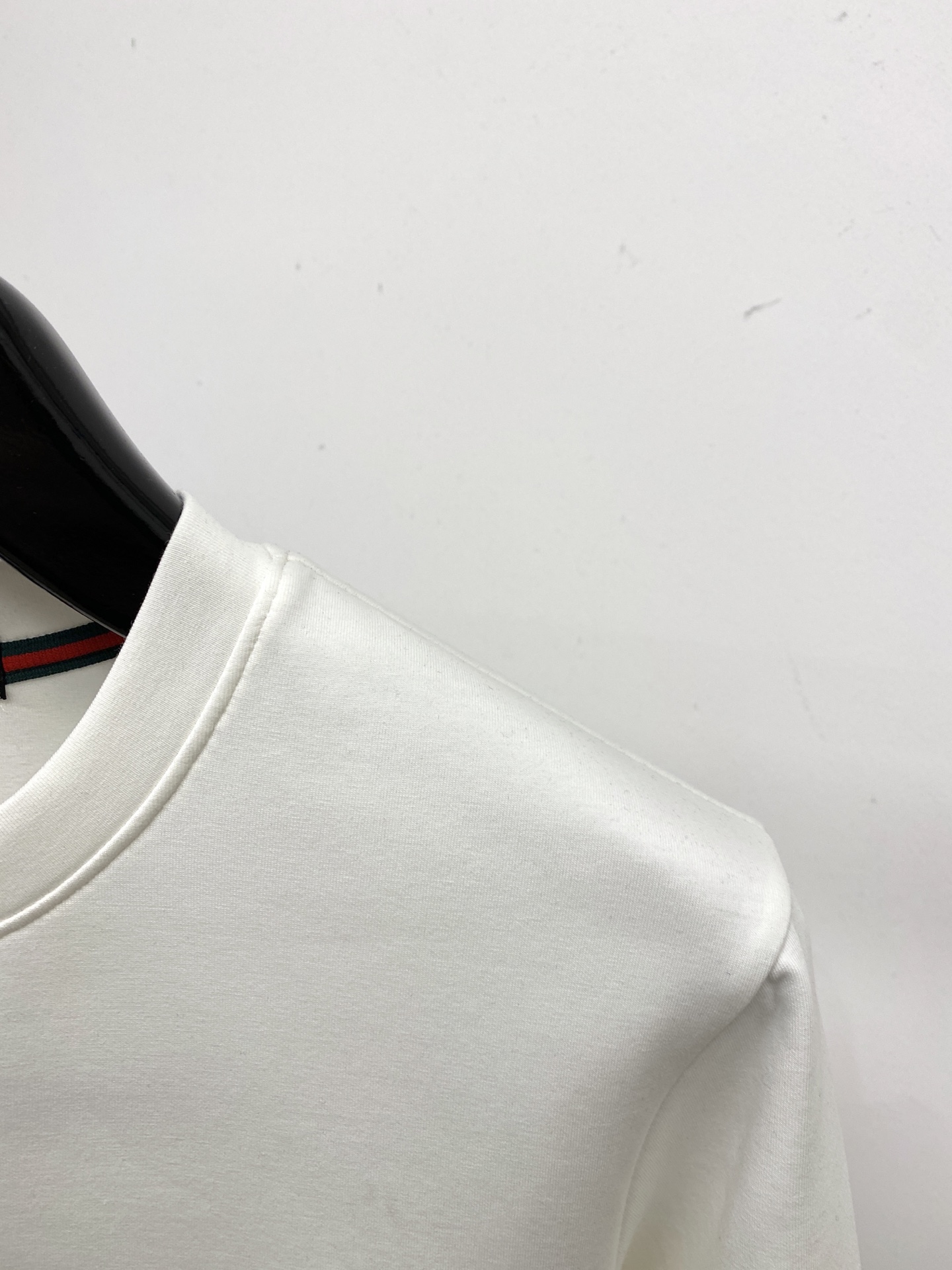 🌾退换！ 古奇、2025新品长袖卫衣，帅气时尚，胸前精致刺绣字母logo，简约百搭款。面料棉 不仅挺括，