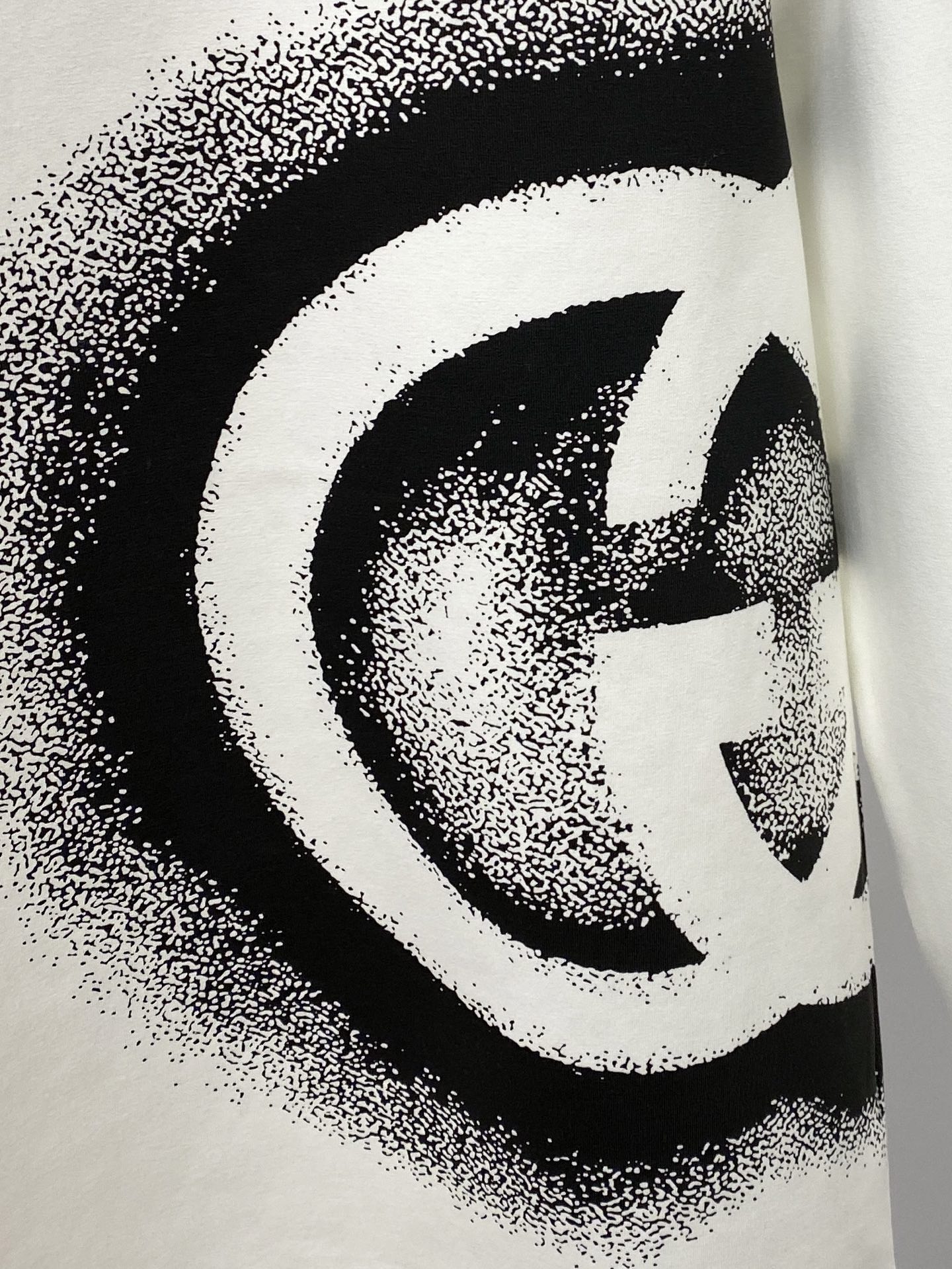 🌾退换！ 古奇、2025新品长袖卫衣，帅气时尚，衣下顶级印花字母logo，简约百搭款。面料棉 不仅挺括，