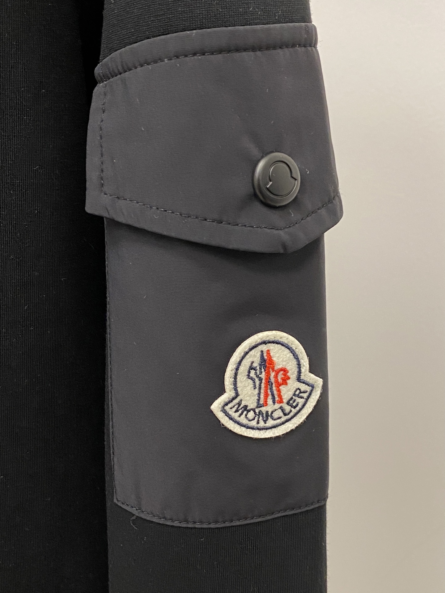 🌾退换！ 蒙口、2025新品长袖卫衣，帅气时尚，胸前精致刺绣图案logo，简约百搭款。面料棉 不仅挺括，