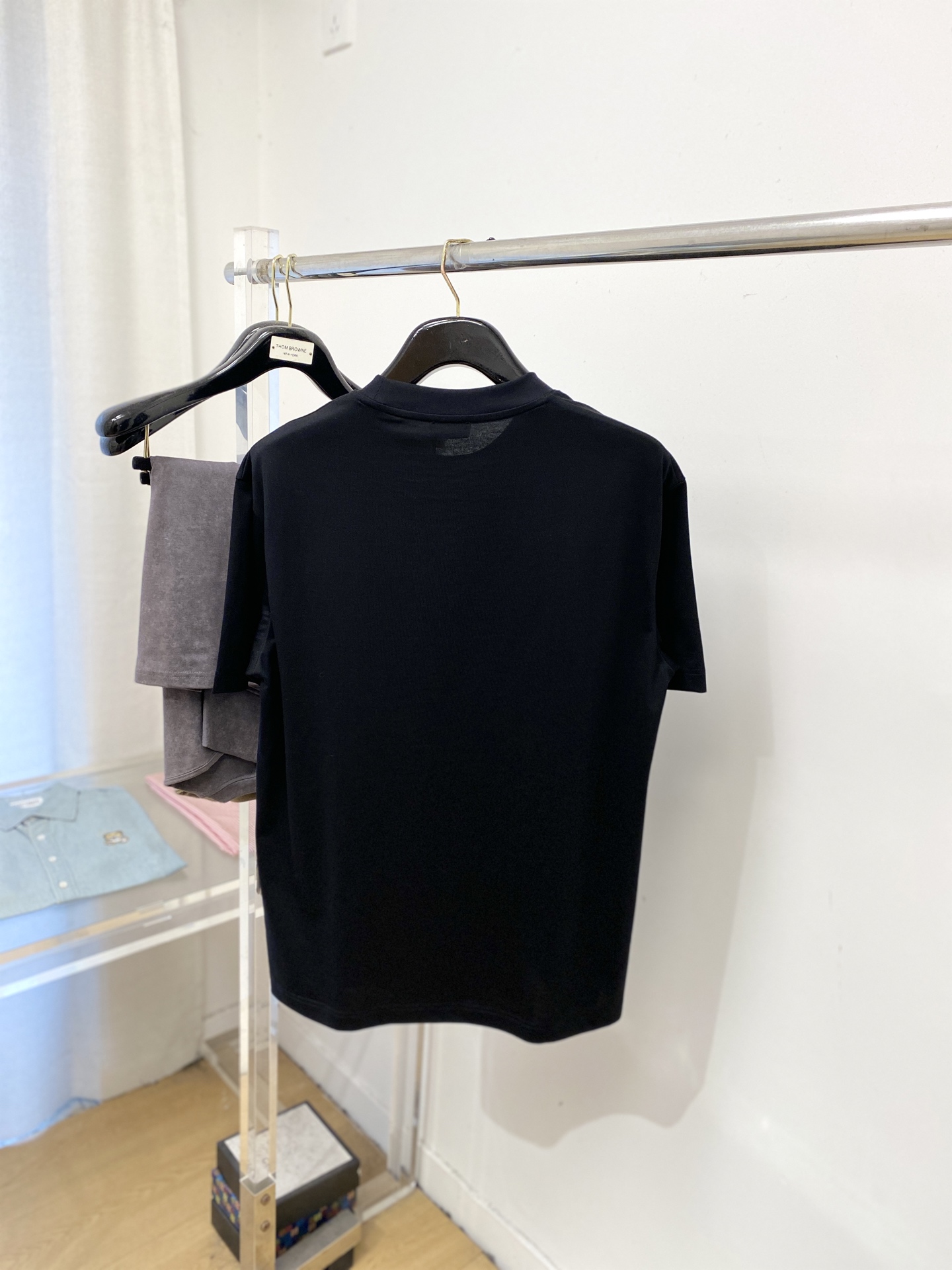 ￼ 🌾退换！迪奥、2025新品短袖T恤，帅气时尚，胸口精致刺绣图案字母logo，简约百搭款。面料棉 不仅