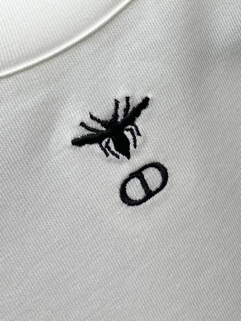 🌾退换！迪奥、2025新品短袖T恤，帅气时尚，胸口精致刺绣图案字母logo，简约百搭款。面料棉 不仅挺括