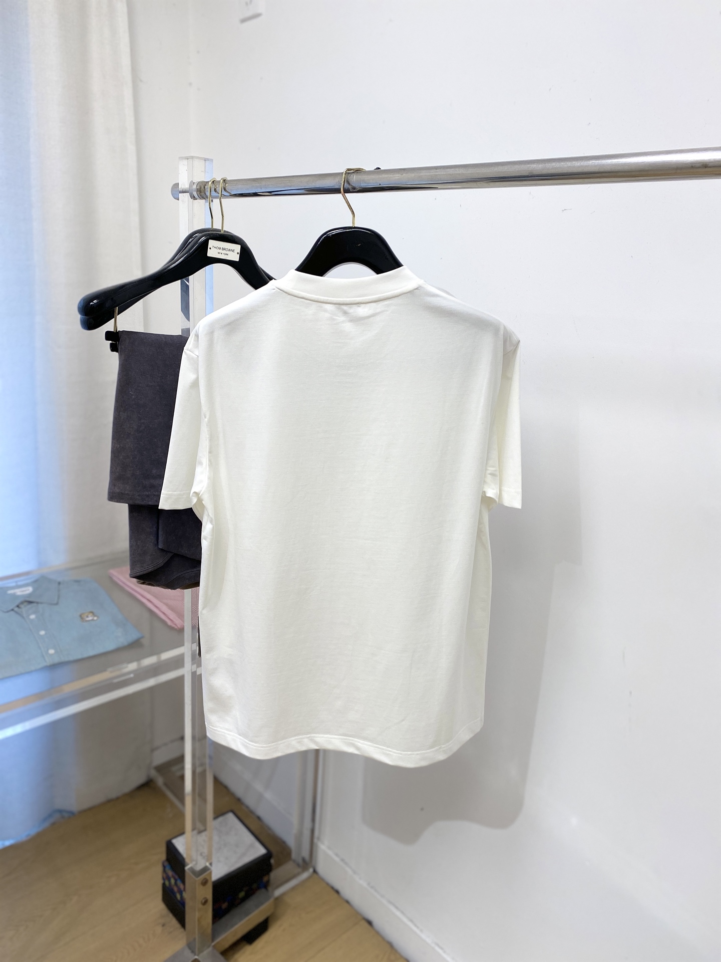 🌾退换！迪奥、2025新品短袖T恤，帅气时尚，胸口精致刺绣图案字母logo，简约百搭款。面料棉 不仅挺括