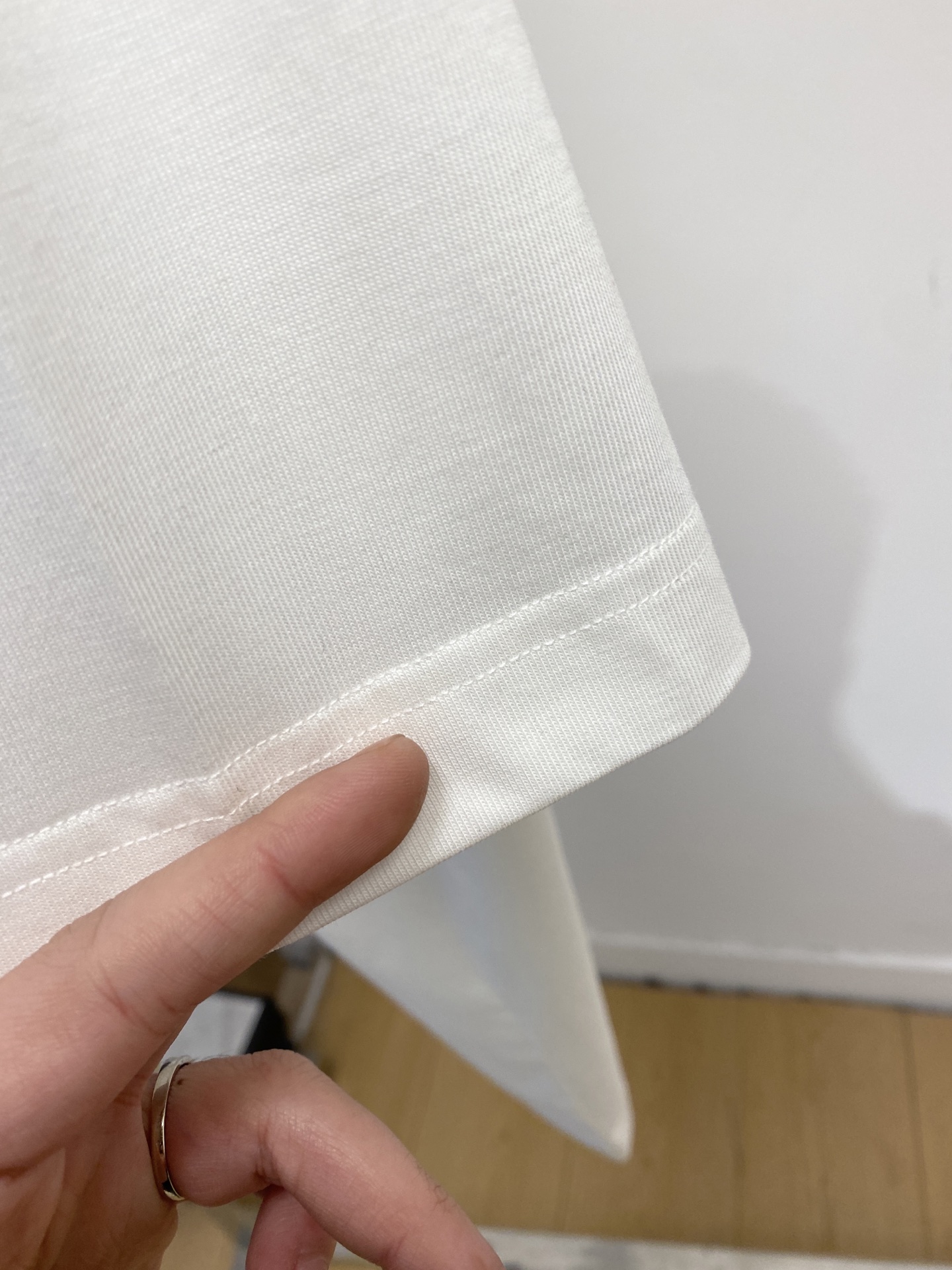 🌾退换！路易威登、2025新品短袖T恤，帅气时尚，胸口精致刺绣图案字母logo，简约百搭款。面料棉 不仅