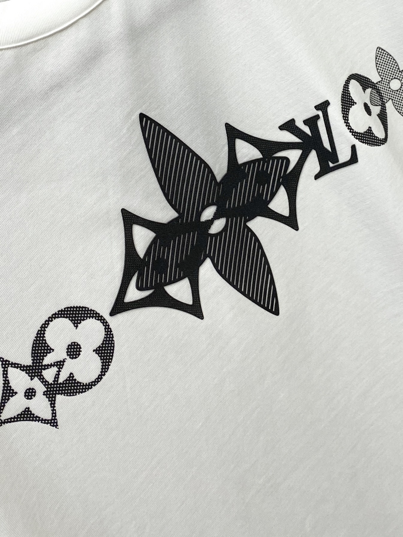 🌾退换！路易威登、2025新品短袖T恤，帅气时尚，胸前顶级印胶图案字母logo，简约百搭款。面料棉 不仅