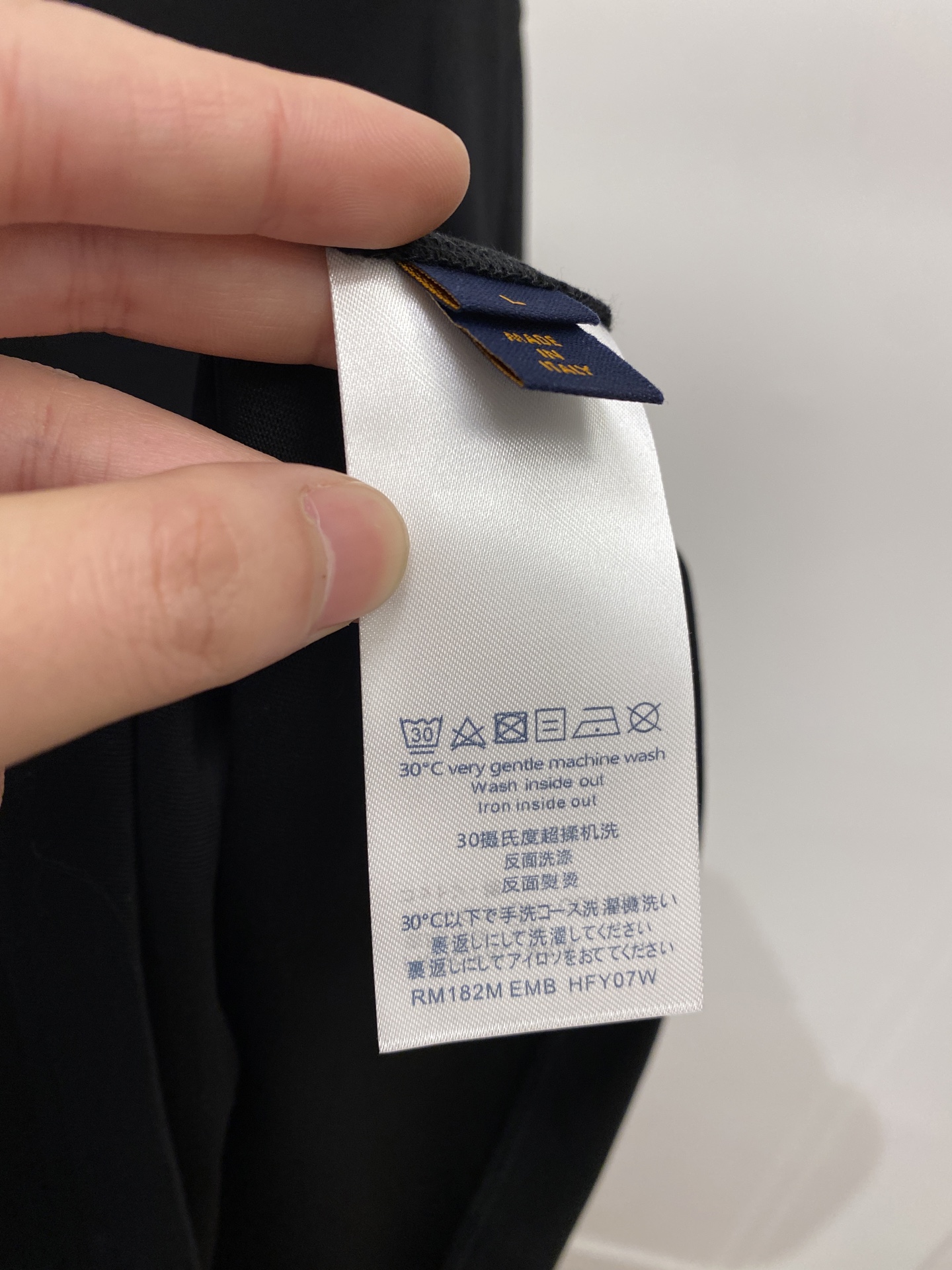 🌾退换！路易威登、2025新品短袖T恤，帅气时尚，胸口精致刺绣图案字母logo，简约百搭款。面料棉 不仅