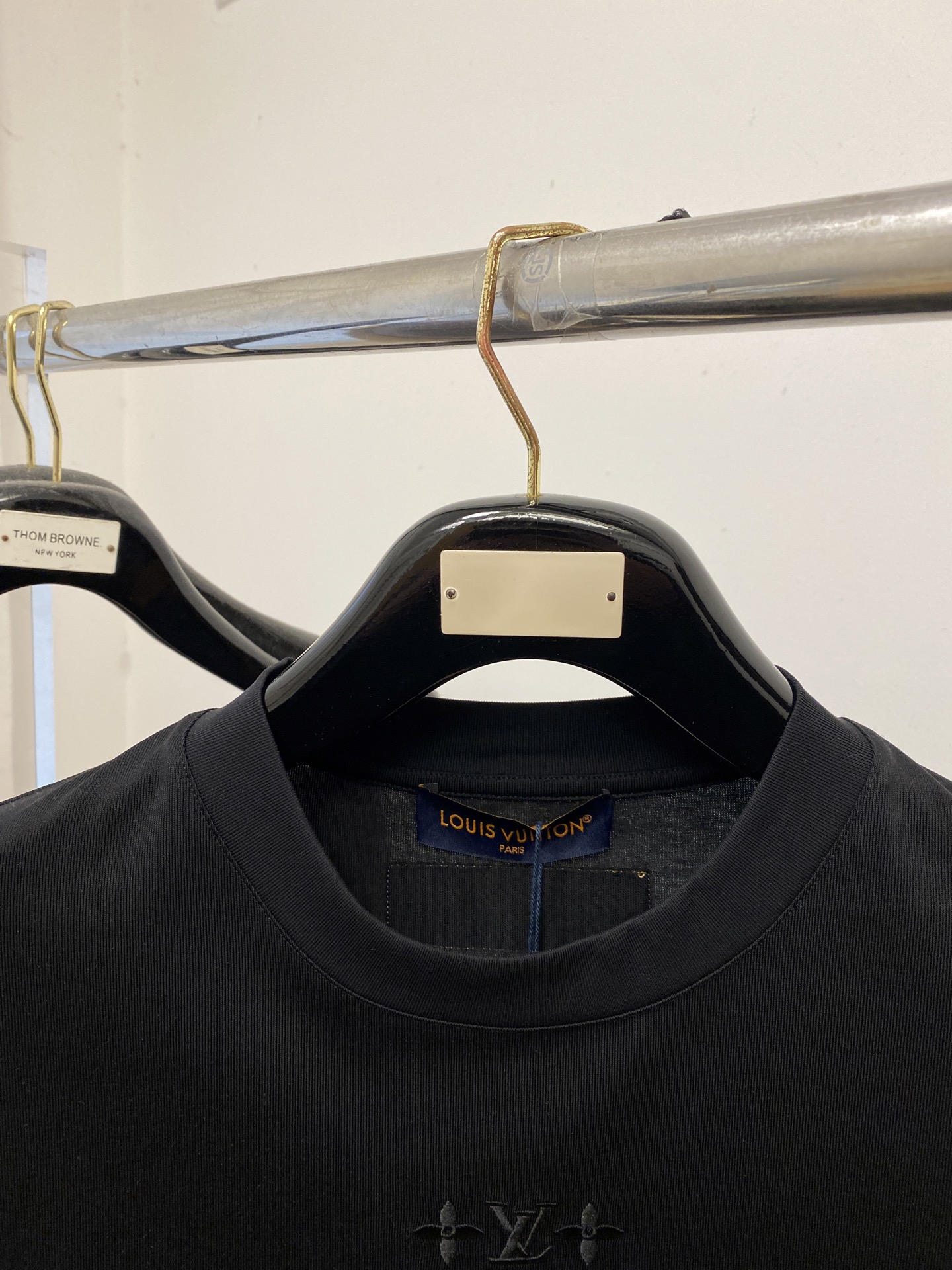 🌾退换！路易威登、2025新品短袖T恤，帅气时尚，胸口精致刺绣图案字母logo，简约百搭款。面料棉 不仅