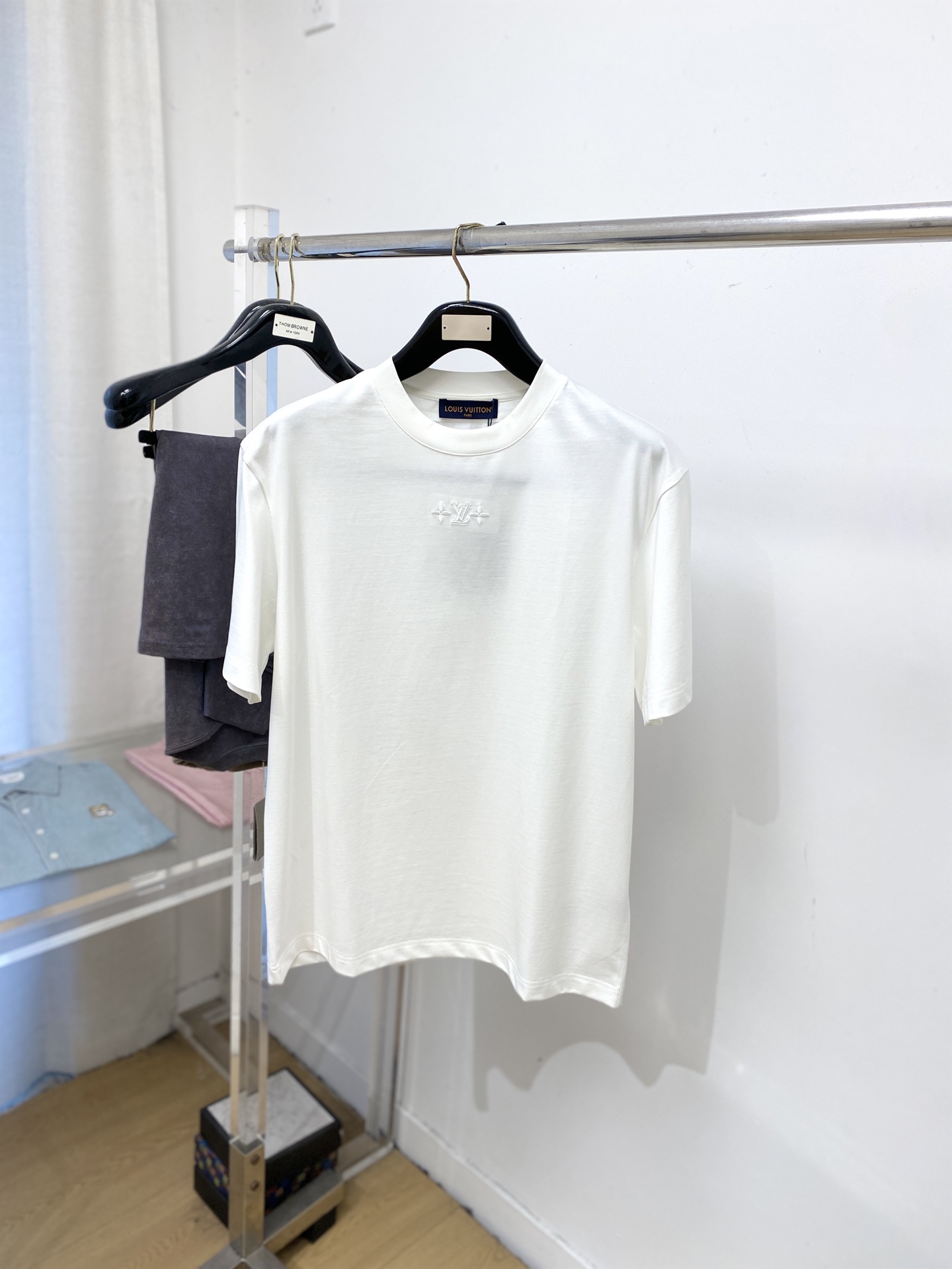 🌾退换！路易威登、2025新品短袖T恤，帅气时尚，胸口精致刺绣图案字母logo，简约百搭款。面料棉 不仅