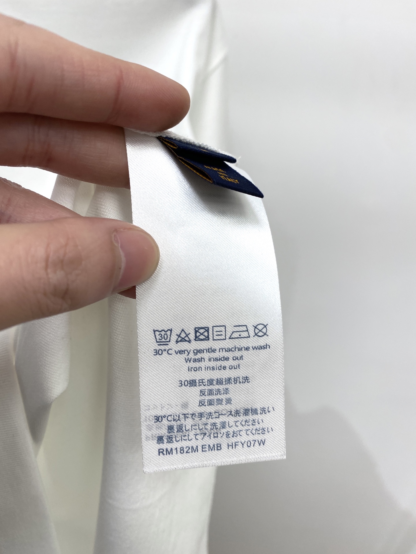 🌾退换！路易威登、2025新品短袖T恤，帅气时尚，胸口精致刺绣图案字母logo，简约百搭款。面料棉 不仅