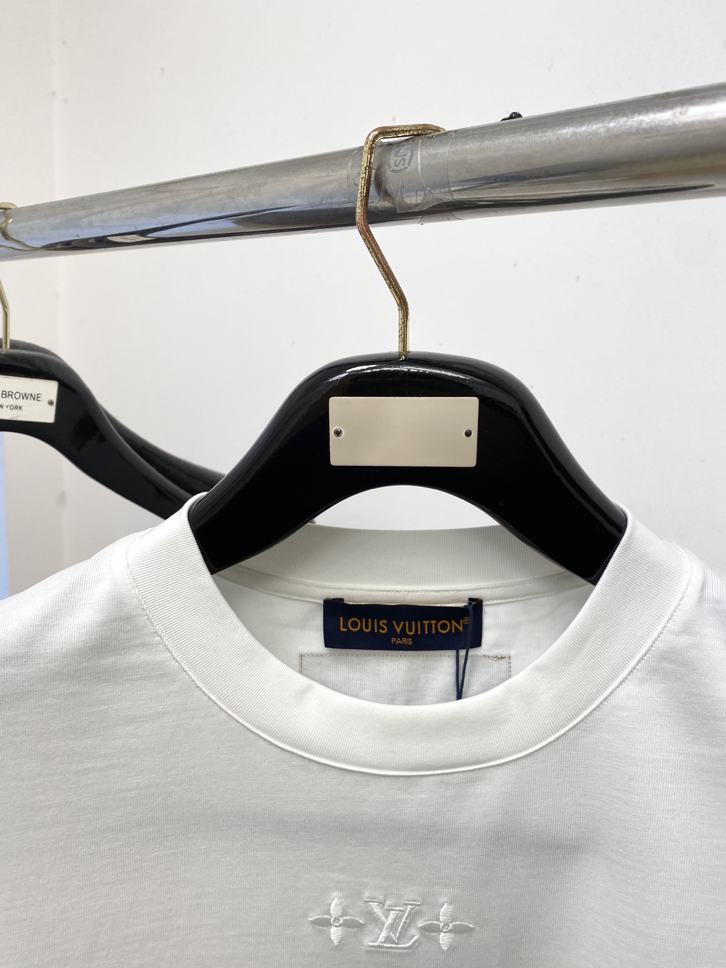 🌾退换！路易威登、2025新品短袖T恤，帅气时尚，胸口精致刺绣图案字母logo，简约百搭款。面料棉 不仅