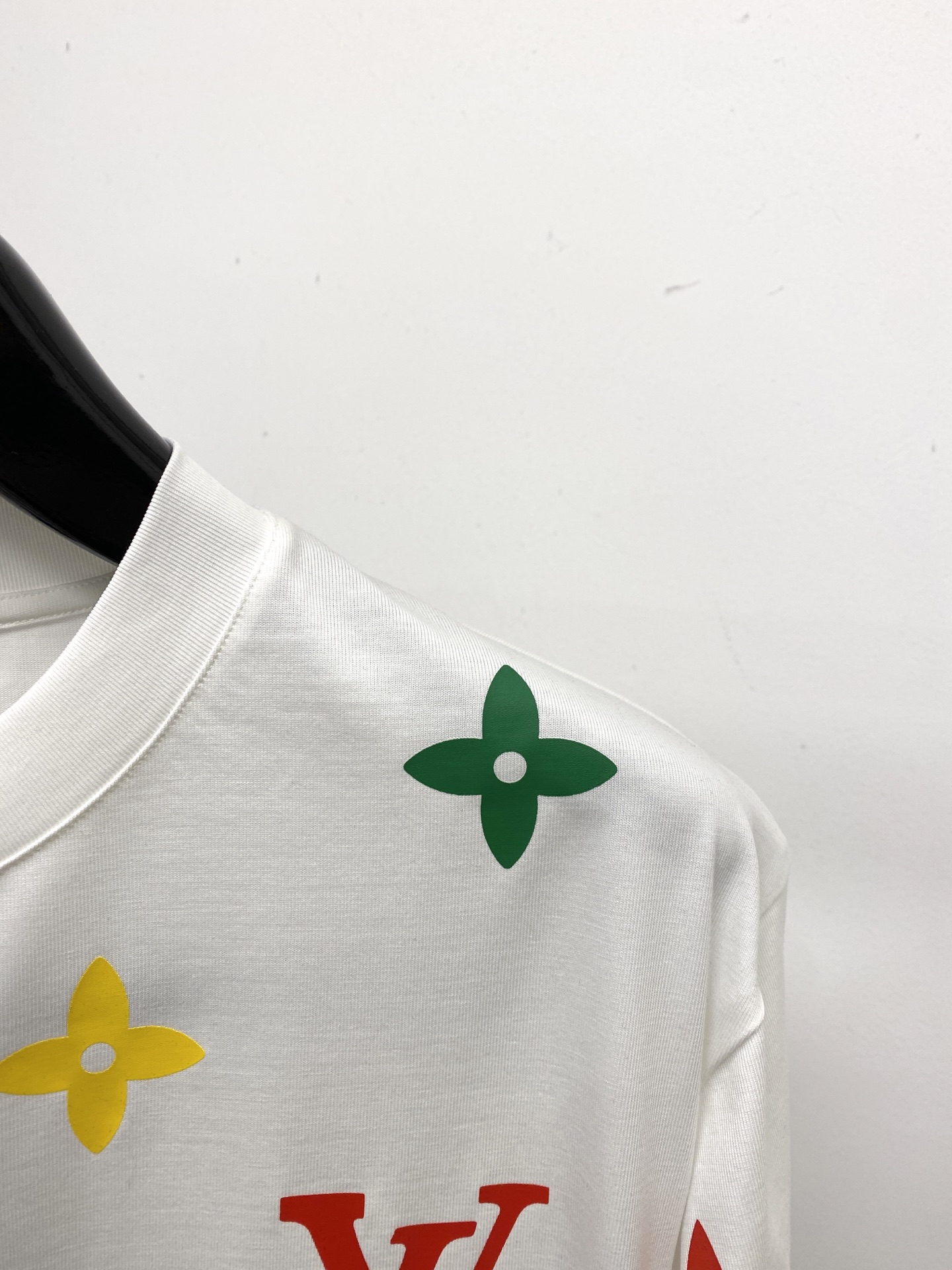 🌾退换！路易威登、2025新品短袖T恤，帅气时尚，胸前顶级印花图案字母logo，简约百搭款。面料棉 不仅