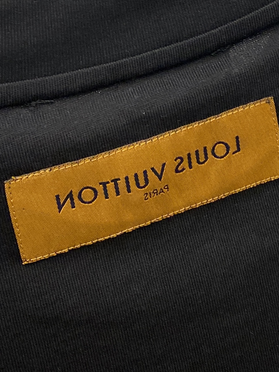 🌾退换！路易威登、2025新品短袖T恤，帅气时尚，胸前精致刺绣字母logo，简约百搭款。面料棉 不仅挺括