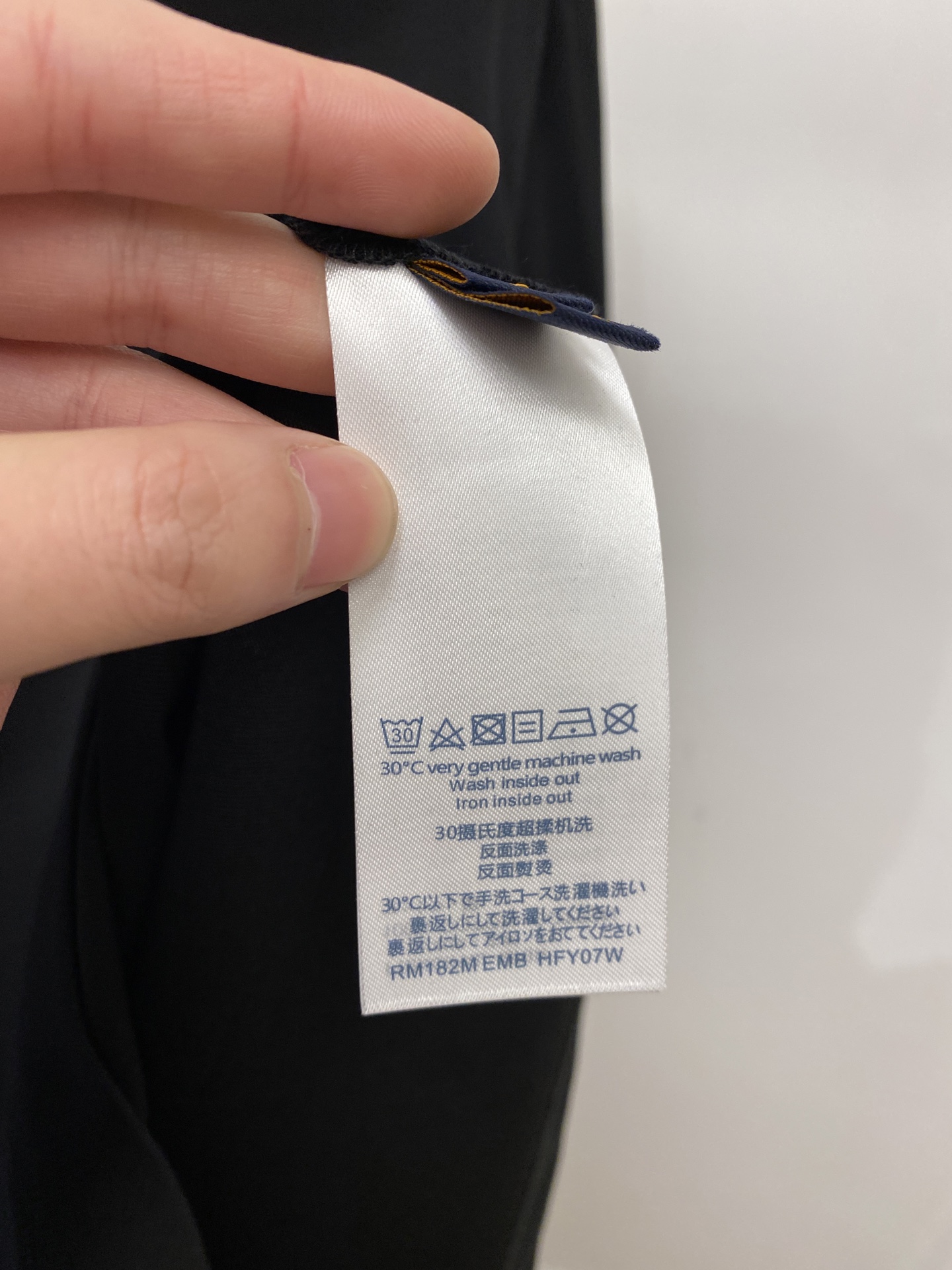 🌾退换！路易威登、2025新品短袖T恤，帅气时尚，胸前精致刺绣字母logo，简约百搭款。面料棉 不仅挺括