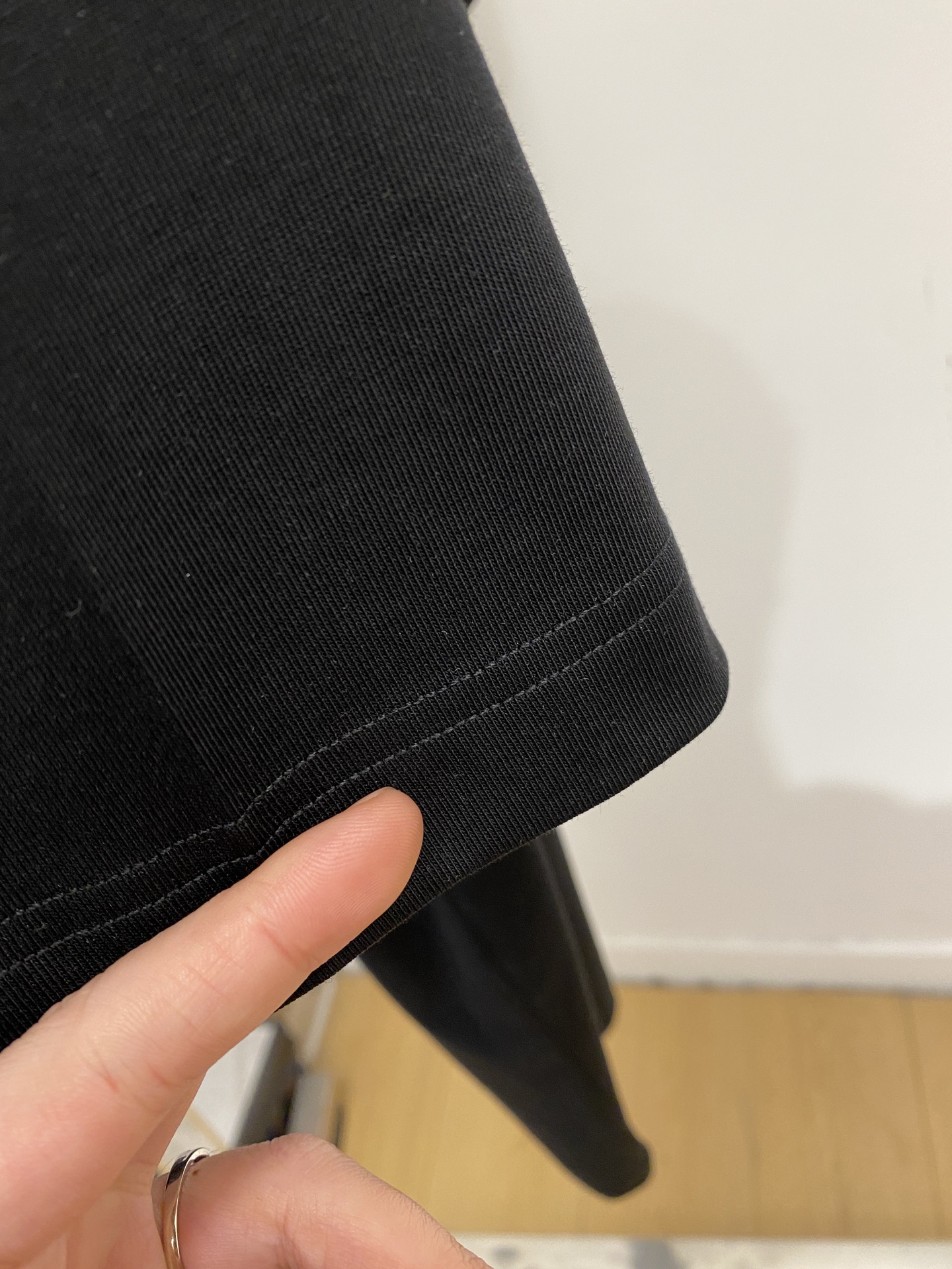 🌾退换！路易威登、2025新品短袖T恤，帅气时尚，胸前精致刺绣字母logo，简约百搭款。面料棉 不仅挺括