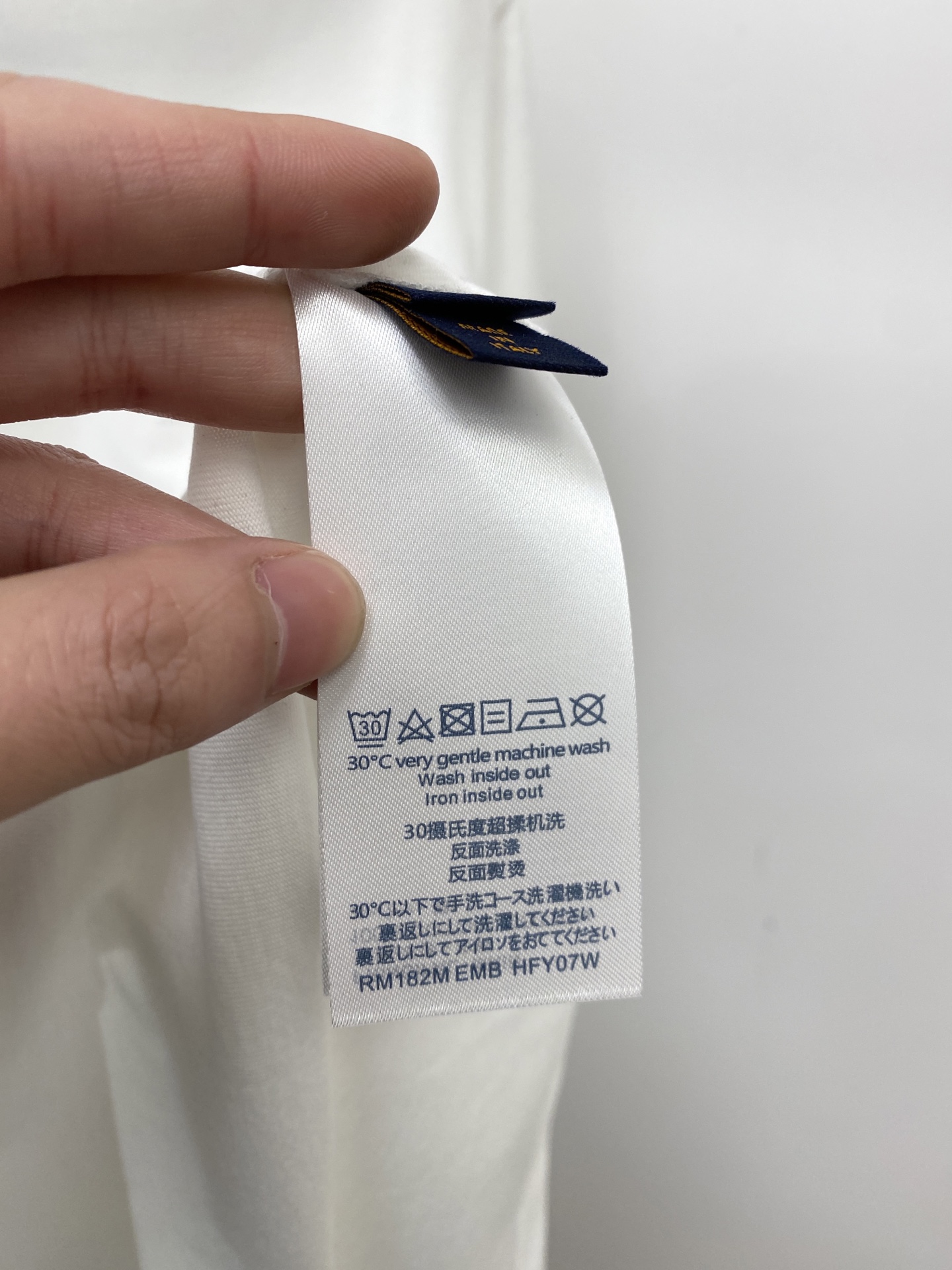 🌾退换！路易威登、2025新品短袖T恤，帅气时尚，胸前精致刺绣字母logo，简约百搭款。面料棉 不仅挺括