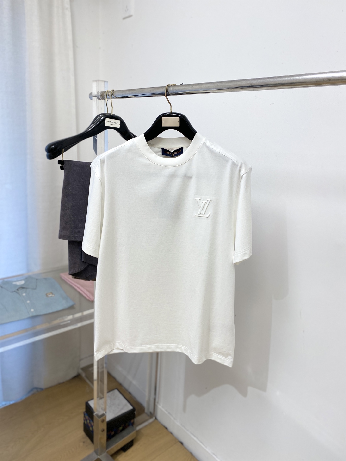 🌾退换！路易威登、2025新品短袖T恤，帅气时尚，胸前精致刺绣字母logo，简约百搭款。面料棉 不仅挺括