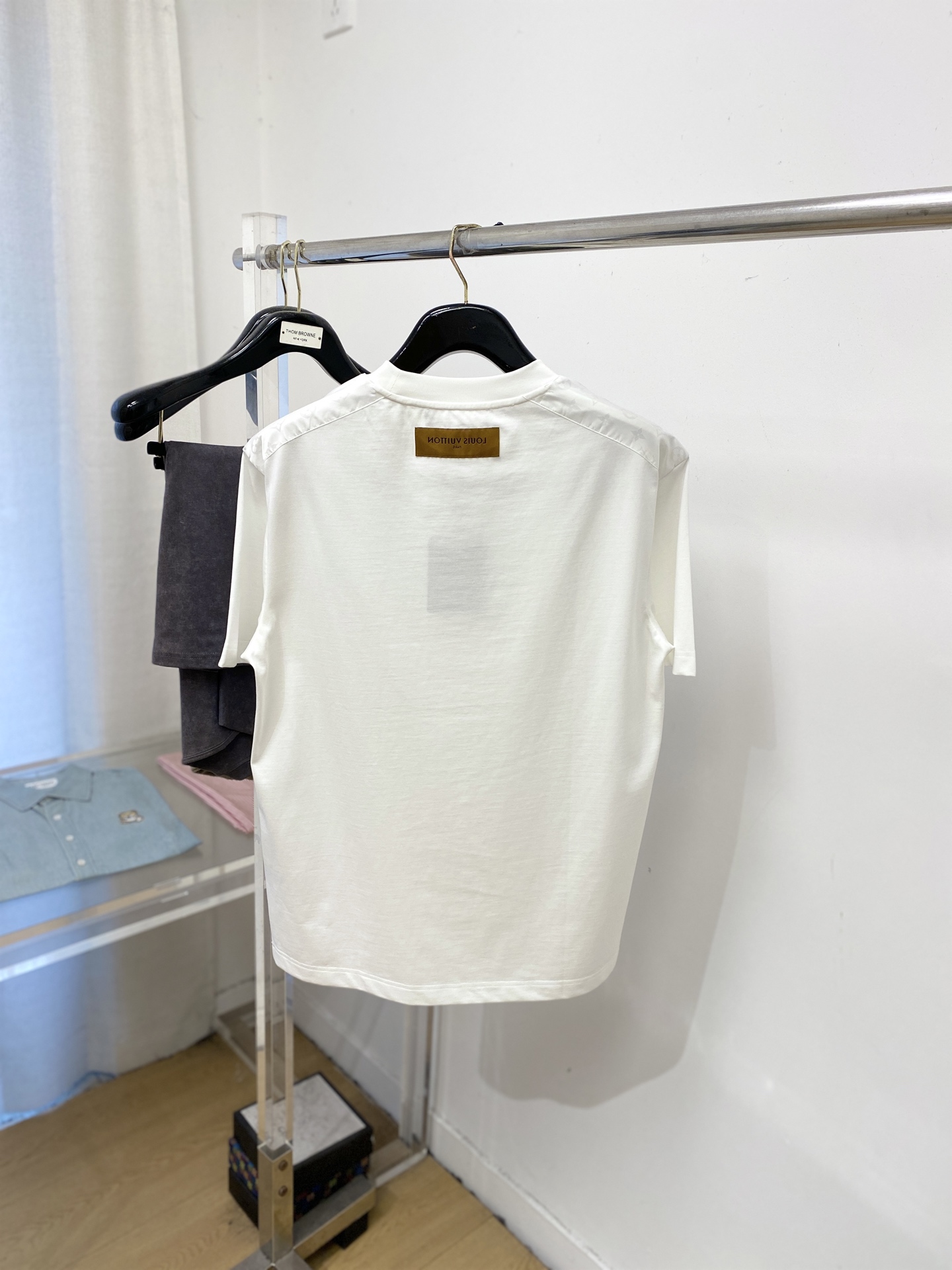 🌾退换！路易威登、2025新品短袖T恤，帅气时尚，胸前精致刺绣字母logo，简约百搭款。面料棉 不仅挺括